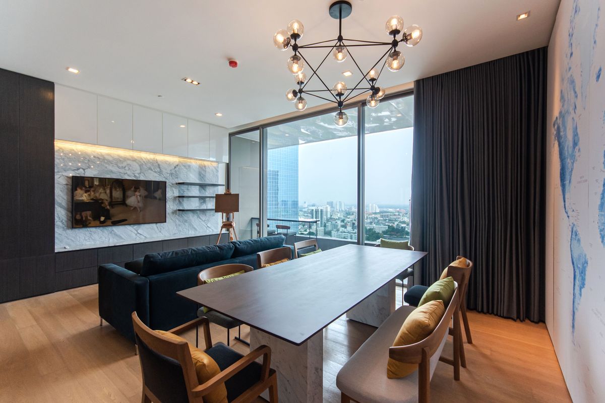 ขายคอนโดสีลม ศาลาแดง บางรัก : Saladaeng One (For Sale) 2 Bed 2 Bath. area 106 sqm.  *Fully Furnished, Nice view *SALE 45*MB (All Incoulded #CODE0690