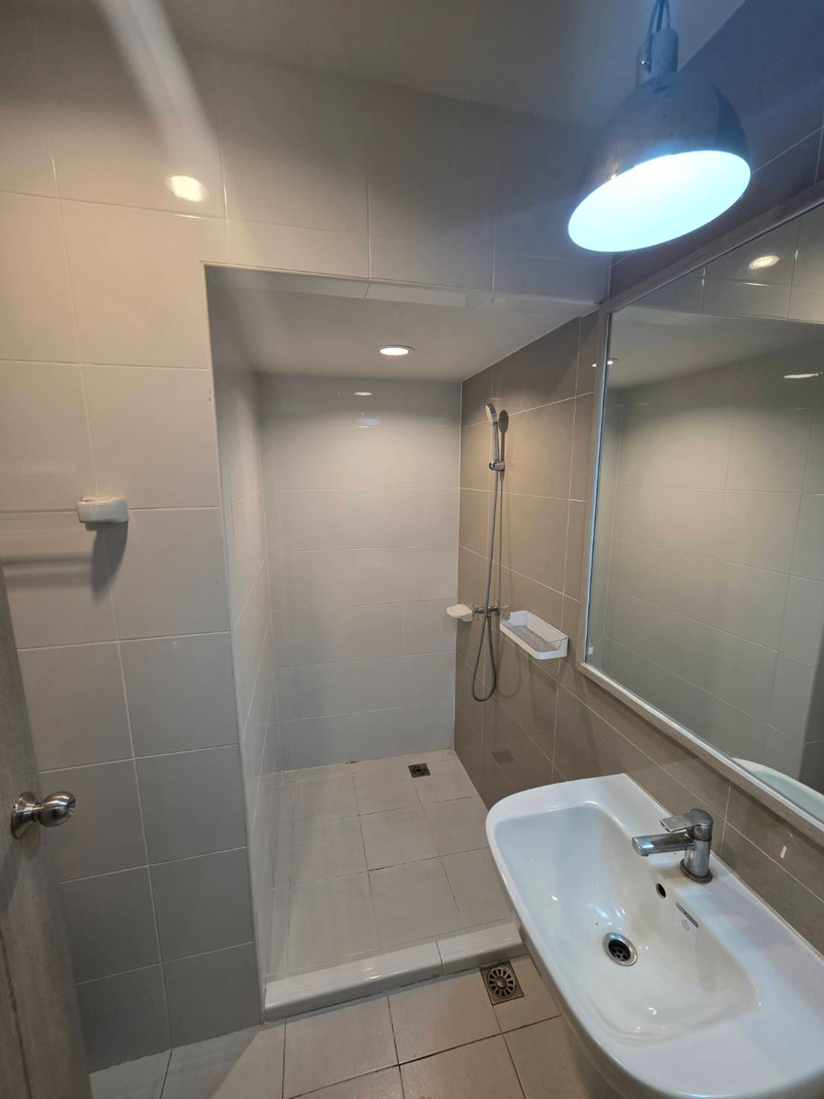 For RentTownhomeChaengwatana, Muangthong : Rent 2 townhomes next to The Connect 41 Chaeng Watthana -Tiwanon, near Lotus Tiwanon for 5 minutes.