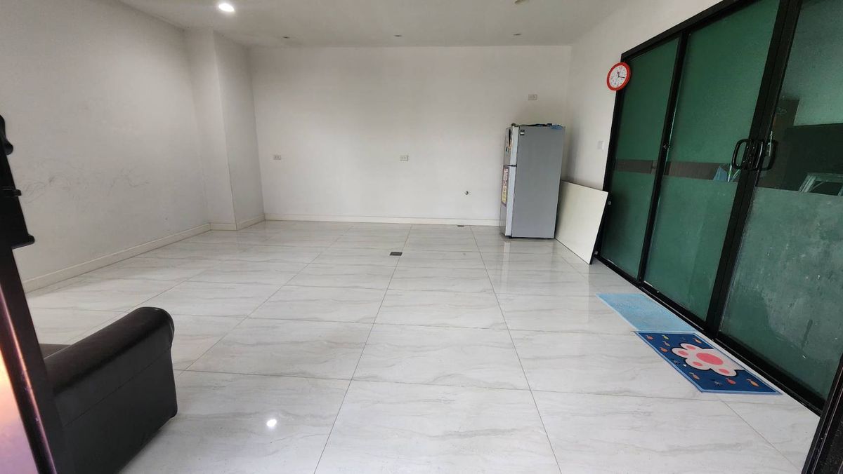 ขายทาวน์โฮมรัชดา ห้วยขวาง : ขายทาวน์โฮม ดิออเทอร์ รัชดา 32 ราคาดีที่สุดในย่านนี้ | หลังมุมใหญ่ สไตล์บ้านเดี่ยว