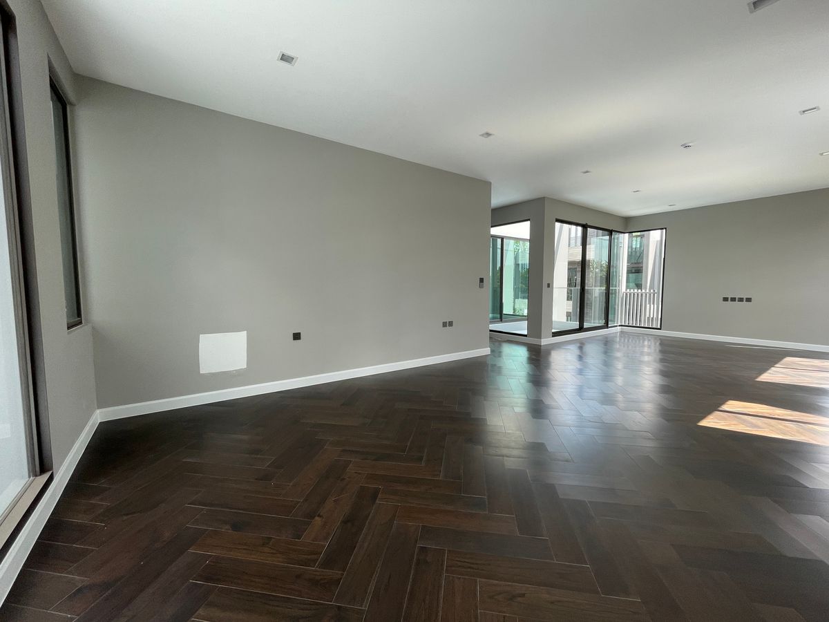 ขายบ้านเลียบทางด่วนรามอินทรา : บ้านเดี่ยวสุดหรู 95E1 (ไนน์ตี้ไฟว์อีสต์วัน) สไตล์ Ultra Luxury พร้อมสระว่ายน้ำส่วนตัว ใกล้ทางด่วนและย่านธุรกิจ บ้าน 3 ชั้น 4 ห้องนอน 7 ห้องน้ำ 5 ที่จอดรถ เข้าออก 2 ทาง ทั้งถนนเลียบทางด่วนเอกมัย – รามอินทรา และถนนเกษตร-นวมินทร์