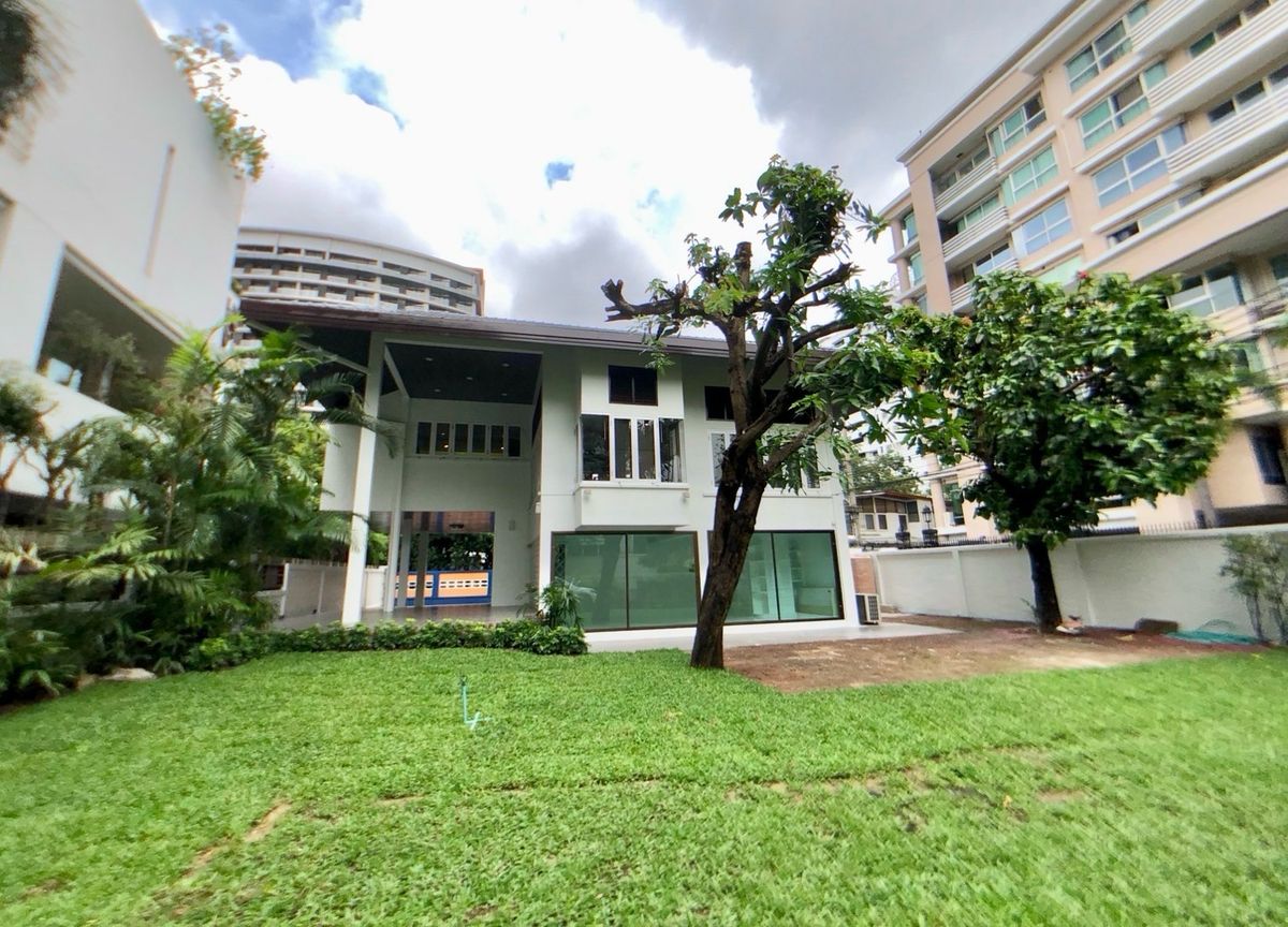 For SaleHouseWitthayu, Chidlom, Langsuan, Ploenchit : House for sale on the land 130.8 square wah, Soi Ruamrudee, Lumpini Subdistrict, Pathumwan District, Bangkok, near the United States Embassy, ​​Japan, Australia, Sindhorn Hotel, Matar de and Polo Club.