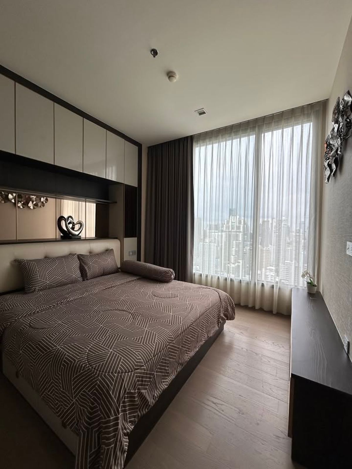 ให้เช่าคอนโดสุขุมวิท อโศก ทองหล่อ : 🌟🌸FOR RENT>> The Esse Asoke 🎊เดินทางสะดวก ใกล้ BTS อโศก ชั้น 32 ขนาด 48 ตร.ม เฟอร์นิเจอร์พร้อมเครื่องใช้ไฟฟ้า ตกแต่งครบ พร้อมอยู่ #LV-MO2047