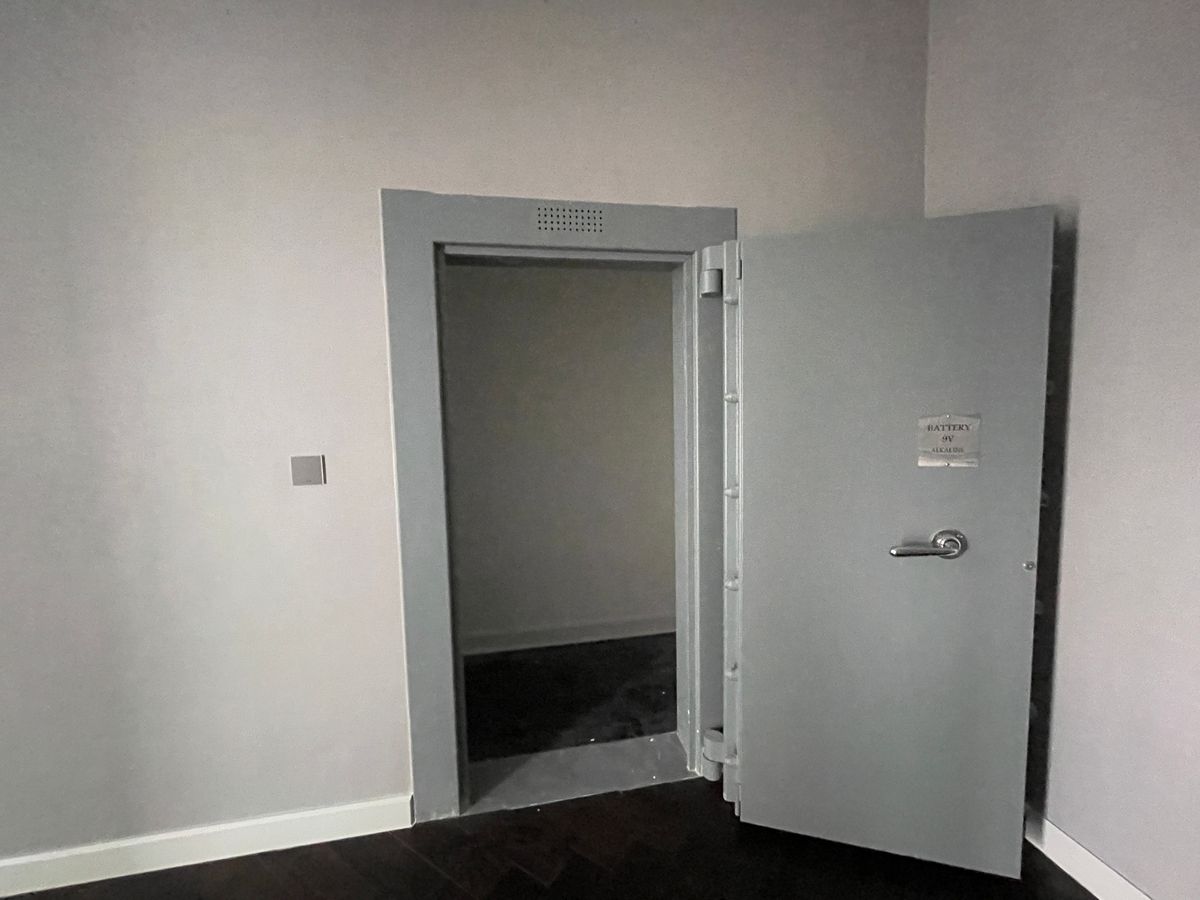 ขายบ้านเลียบทางด่วนรามอินทรา : บ้านเดี่ยวสุดหรู 95E1 (ไนน์ตี้ไฟว์อีสต์วัน) สไตล์ Ultra Luxury พร้อมสระว่ายน้ำส่วนตัว ใกล้ทางด่วนและย่านธุรกิจ บ้าน 3 ชั้น 4 ห้องนอน 7 ห้องน้ำ 5 ที่จอดรถ เข้าออก 2 ทาง ทั้งถนนเลียบทางด่วนเอกมัย – รามอินทรา และถนนเกษตร-นวมินทร์