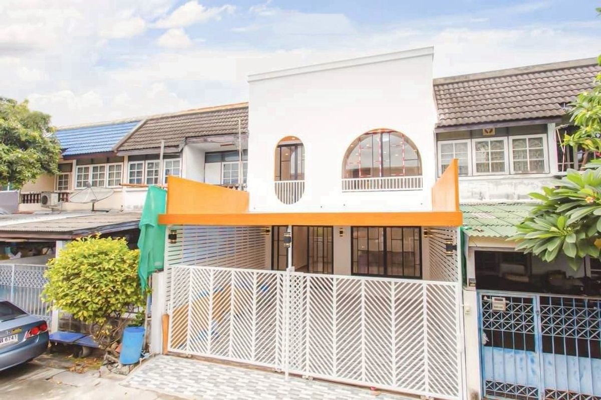 ขายทาวน์โฮมลาดพร้าว101 แฮปปี้แลนด์ : S086 🏡 ทาวน์เฮ้าส์ 2 ชั้น ทำเลดีใกล้รถไฟฟ้าซอยลาดพร้าว 93  ราคา 3.99 ล้านบาท