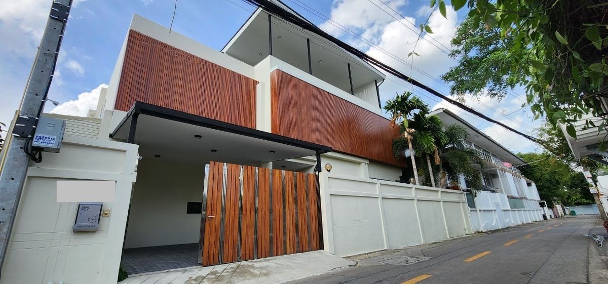 For RentHouseSukhumvit, Asoke, Thonglor : Single House for Rent at Sukhumvit 38 Near BTS THONGLOR 4 Bedrooms