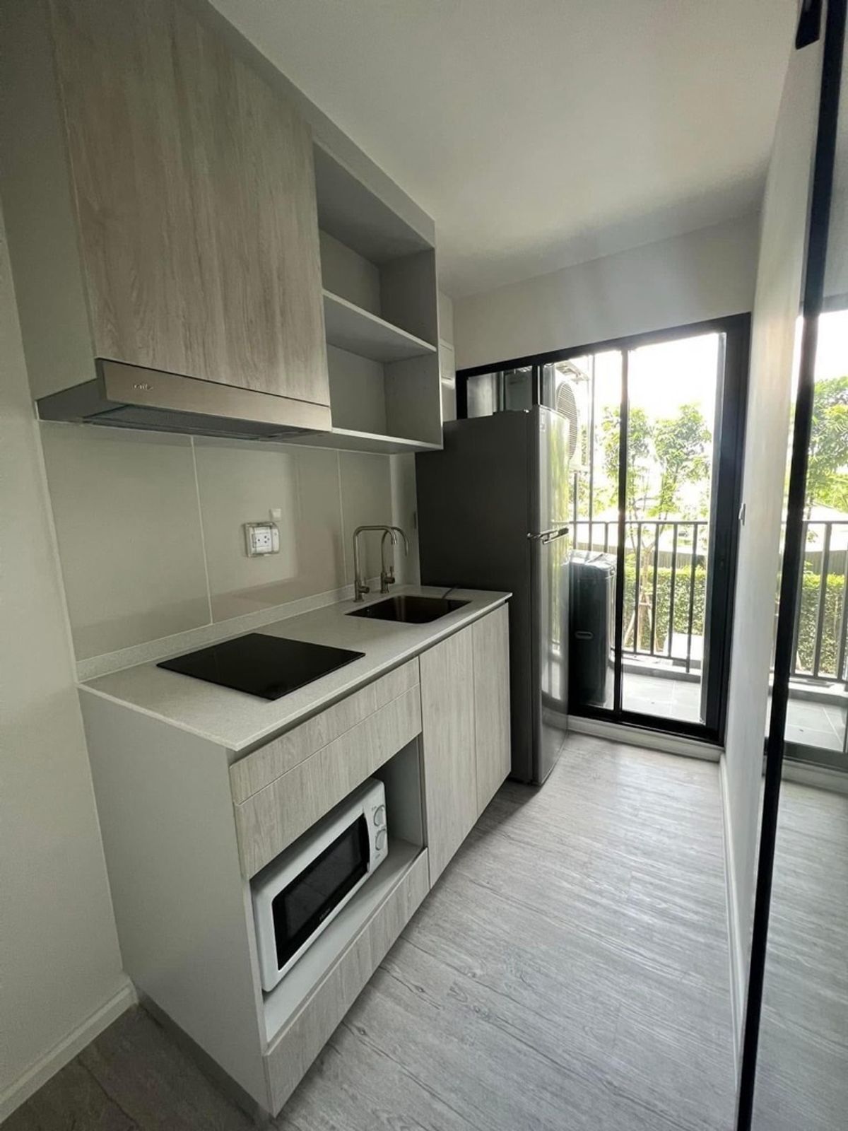 For RentCondoBangna, Bearing, Lasalle : Condo for rent atmoz Tropicana bangna Building/Building: C Floor: Room size: 28 sq.m.