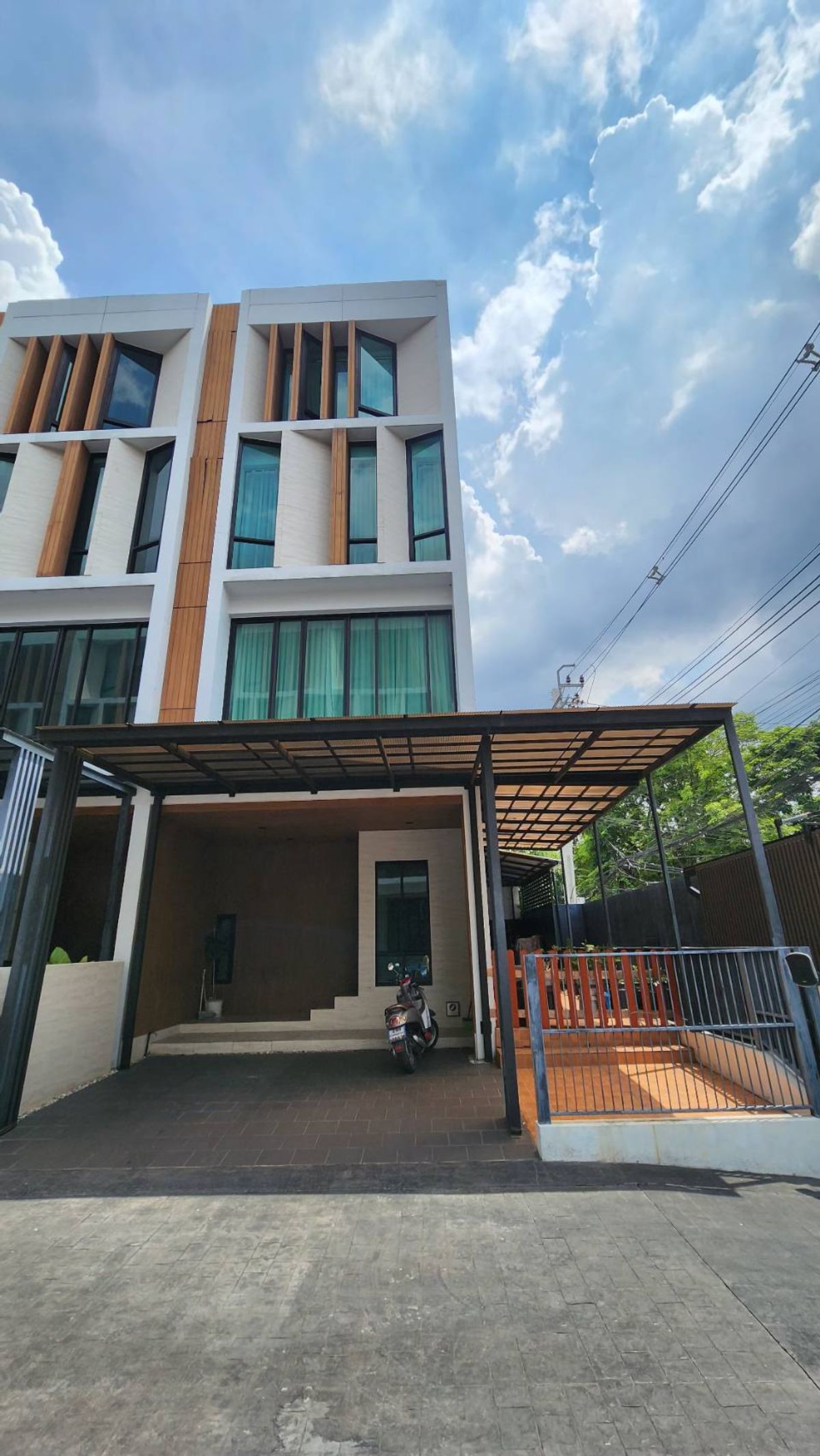 ขายทาวน์โฮมรัชดา ห้วยขวาง : ขายทาวน์โฮม ดิออเทอร์ รัชดา 32 ราคาดีที่สุดในย่านนี้ | หลังมุมใหญ่ สไตล์บ้านเดี่ยว