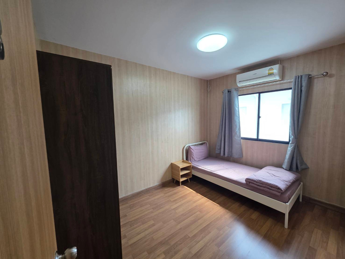 For RentTownhomeChaengwatana, Muangthong : Rent 2 townhomes next to The Connect 41 Chaeng Watthana -Tiwanon, near Lotus Tiwanon for 5 minutes.