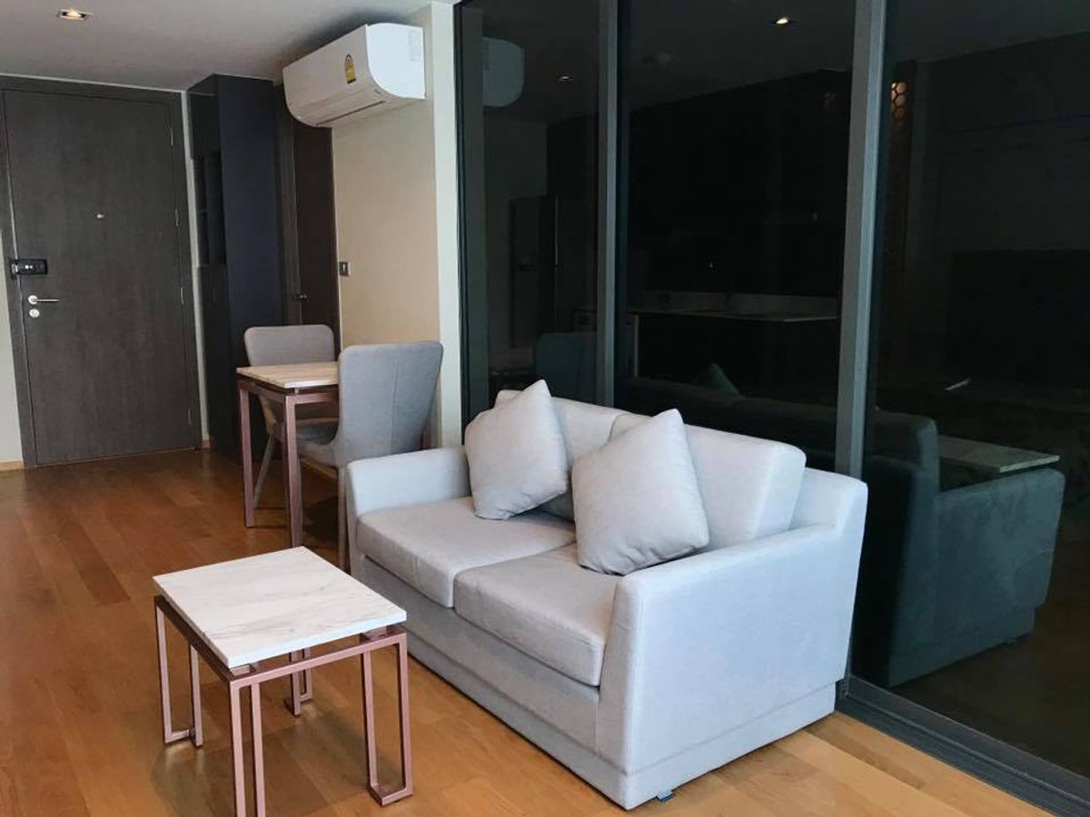 ให้เช่าคอนโดสยาม จุฬา สามย่าน : Altitude Samyan Silom【𝐑𝐄𝐍𝐓】🔥คอนโดสุดคลาสสิค ผสานกับความลอฟท์เท่ๆ กลางสามย่าน-สีลม เฟอร์ครบ ฟังก์ชันดี 🔥 ติดต่อไลน์ไอดี: @hacondo