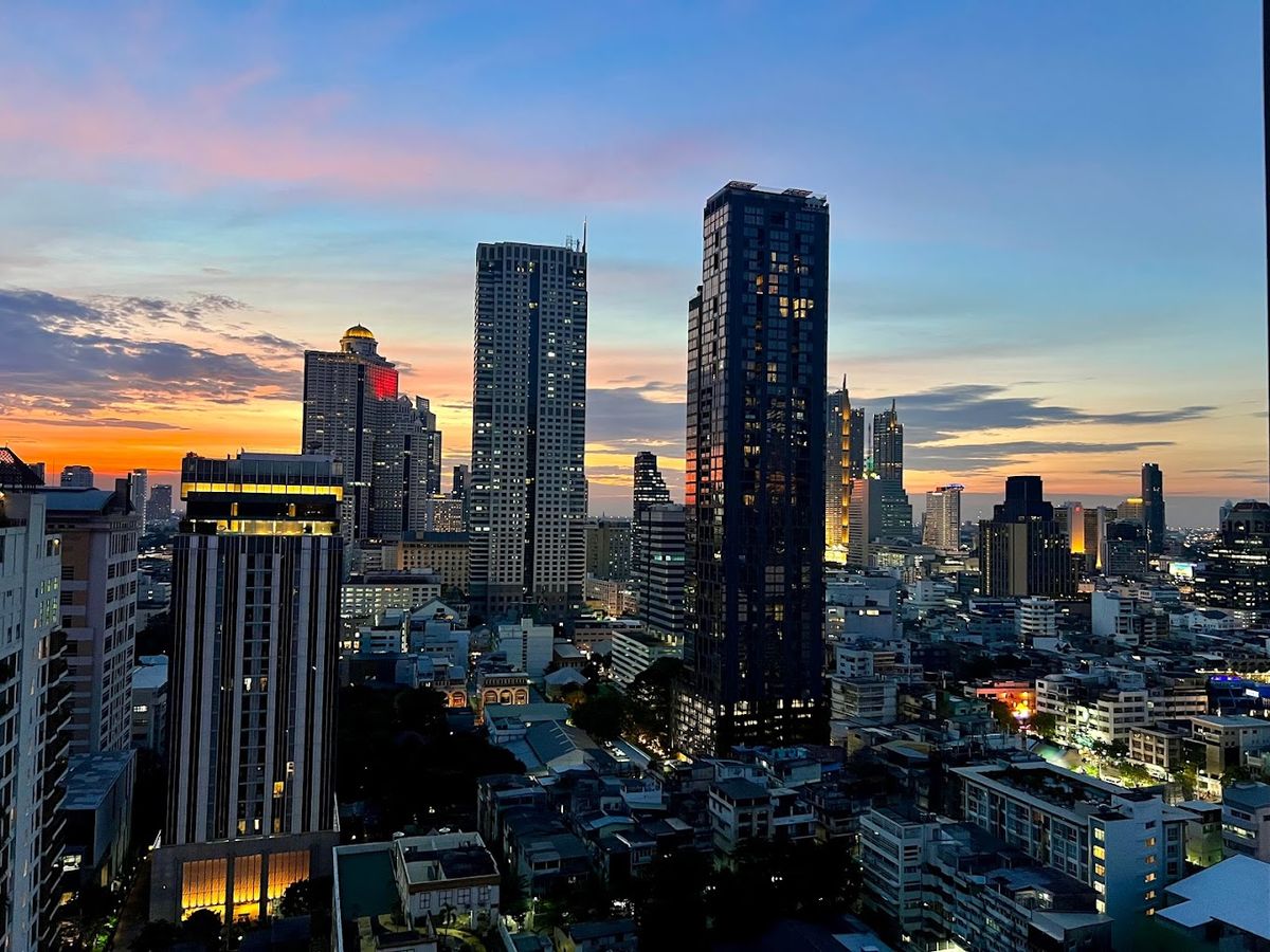 For SaleCondoSathorn, Narathiwat : The Address Sathorn 12 / Quality Project near BTS St. Louis, the best price in the market / 1 bedtime 56 sq.m. Call 0937890899