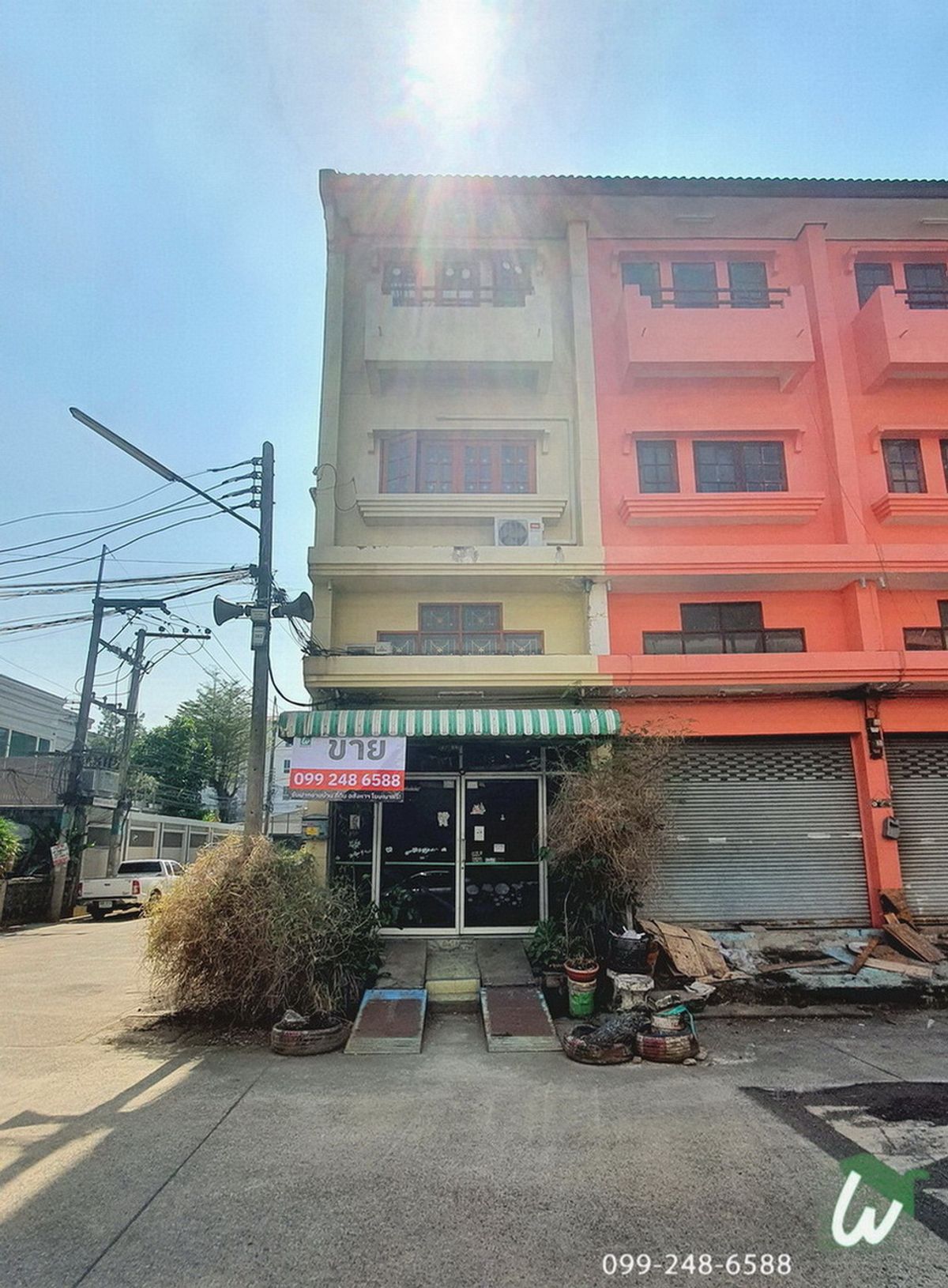 ขายอาคารพาณิชย์ปทุมธานี รังสิต ธรรมศาสตร์ : ขายตึกแถว 3 ชั้นครึ่ง หลังมุม 16 ตรว ชุมชนชาวฟ้า เสมาฟ้าคราม ลำลูกกา คลอง2