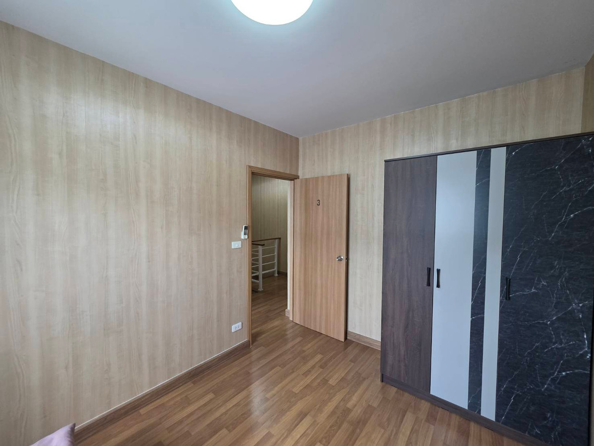 For RentTownhomeChaengwatana, Muangthong : Rent 2 townhomes next to The Connect 41 Chaeng Watthana -Tiwanon, near Lotus Tiwanon for 5 minutes.