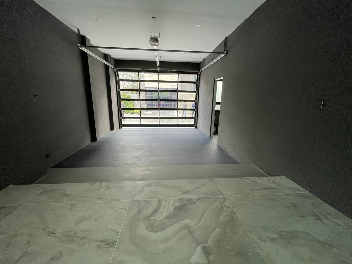 ขายบ้านเลียบทางด่วนรามอินทรา : บ้านเดี่ยวสุดหรู 95E1 (ไนน์ตี้ไฟว์อีสต์วัน) สไตล์ Ultra Luxury พร้อมสระว่ายน้ำส่วนตัว ใกล้ทางด่วนและย่านธุรกิจ บ้าน 3 ชั้น 4 ห้องนอน 7 ห้องน้ำ 5 ที่จอดรถ เข้าออก 2 ทาง ทั้งถนนเลียบทางด่วนเอกมัย – รามอินทรา และถนนเกษตร-นวมินทร์