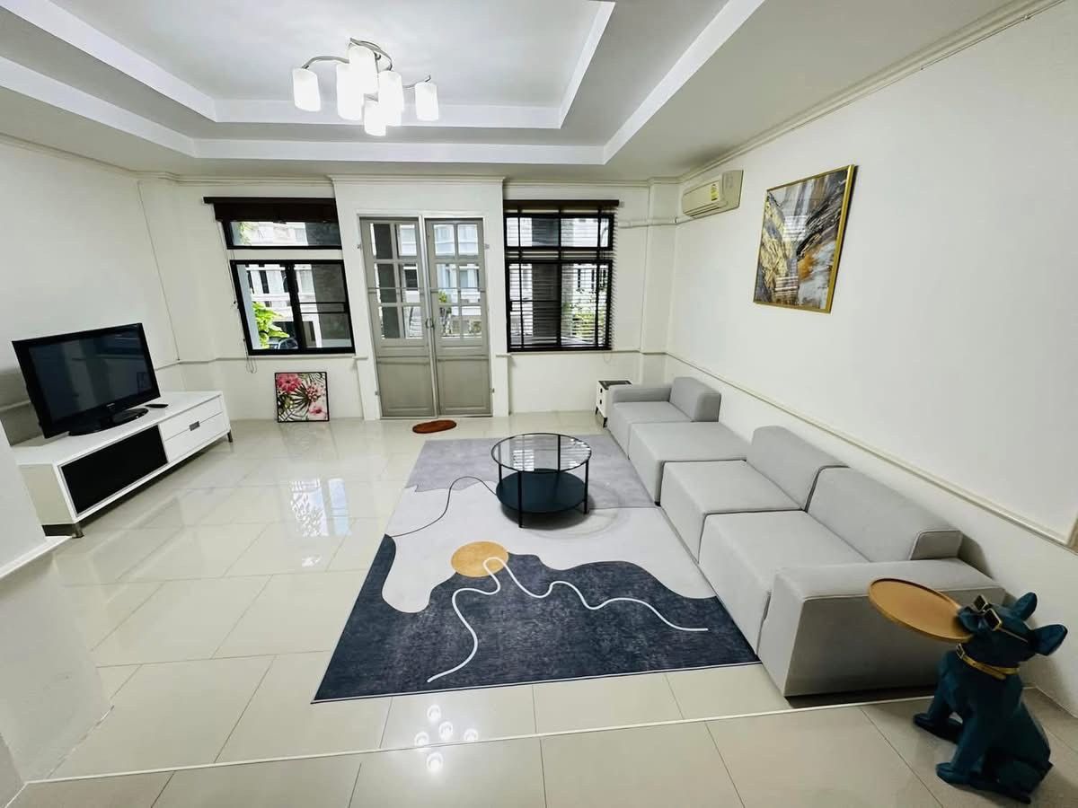 ให้เช่าทาวน์โฮมสุขุมวิท อโศก ทองหล่อ : For rent Townhome asok 4bed 5bath 350sqm 90000 baht