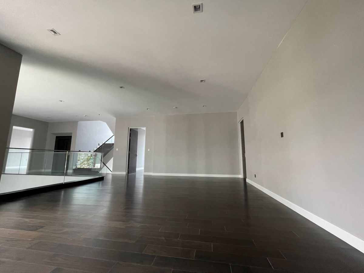 ขายบ้านเลียบทางด่วนรามอินทรา : บ้านเดี่ยวสุดหรู 95E1 (ไนน์ตี้ไฟว์อีสต์วัน) สไตล์ Ultra Luxury พร้อมสระว่ายน้ำส่วนตัว ใกล้ทางด่วนและย่านธุรกิจ บ้าน 3 ชั้น 4 ห้องนอน 7 ห้องน้ำ 5 ที่จอดรถ เข้าออก 2 ทาง ทั้งถนนเลียบทางด่วนเอกมัย – รามอินทรา และถนนเกษตร-นวมินทร์