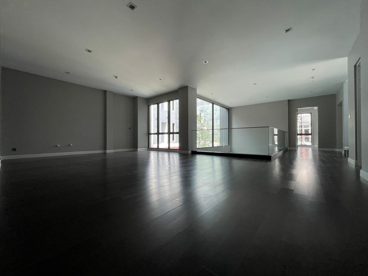 ขายบ้านเลียบทางด่วนรามอินทรา : บ้านเดี่ยวสุดหรู 95E1 (ไนน์ตี้ไฟว์อีสต์วัน) สไตล์ Ultra Luxury พร้อมสระว่ายน้ำส่วนตัว ใกล้ทางด่วนและย่านธุรกิจ บ้าน 3 ชั้น 4 ห้องนอน 7 ห้องน้ำ 5 ที่จอดรถ เข้าออก 2 ทาง ทั้งถนนเลียบทางด่วนเอกมัย – รามอินทรา และถนนเกษตร-นวมินทร์