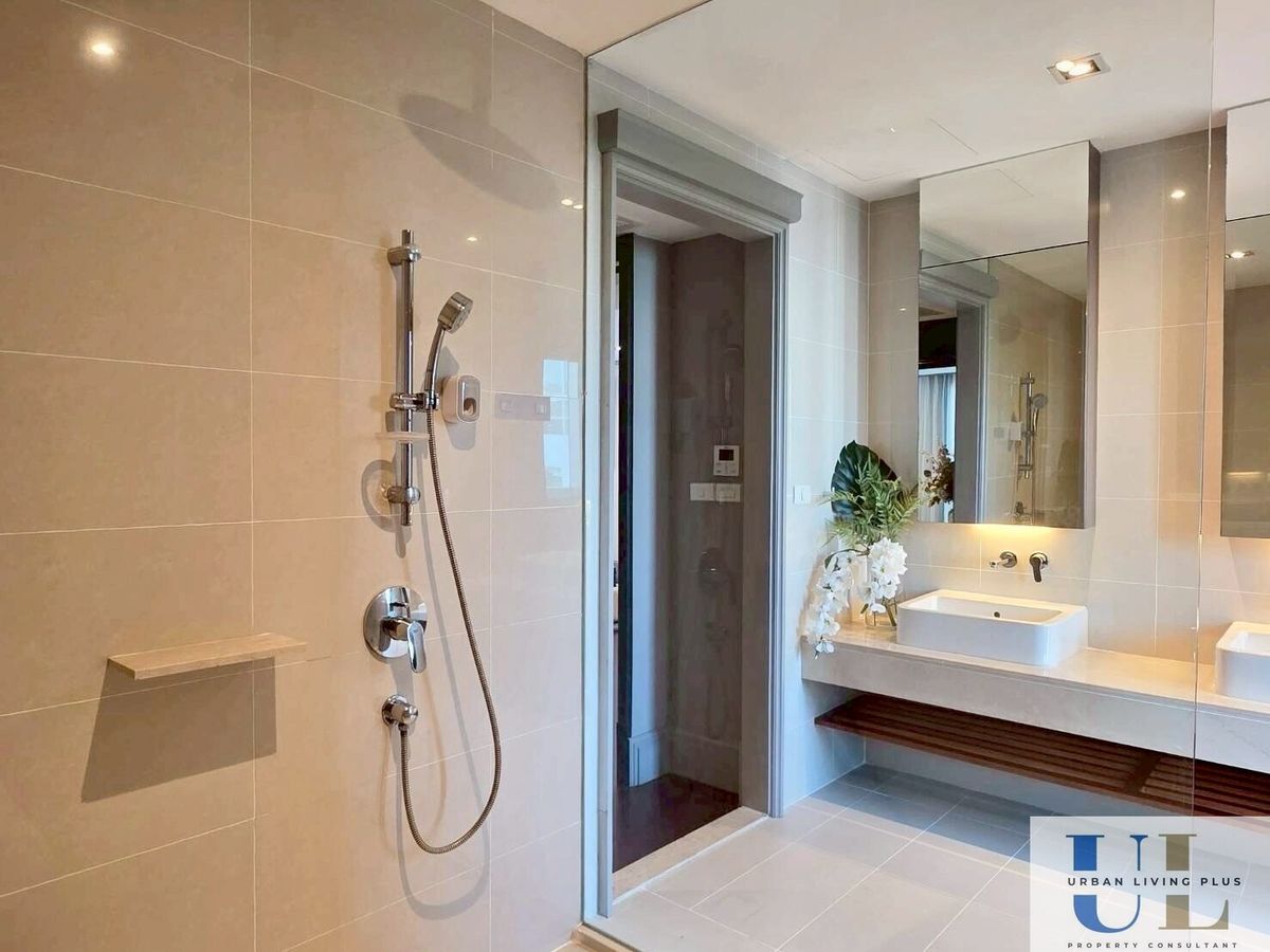 ขายคอนโดสาทร นราธิวาส : ( U20250528400 ) Tel/Line 096-2479369 , สำหรับขาย บ้าน ลักซ์ - สาทร เพนส์เฮ้า 3 ห้องนอน 3 ห้องน้ำ 303.59 ตร.ม. ตกแต่งพร้อมอยู่ สวยมาก