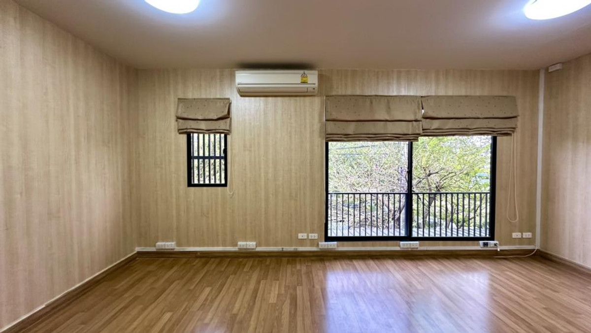 For RentTownhomeChaengwatana, Muangthong : Rent 2 townhomes next to The Connect 41 Chaeng Watthana -Tiwanon, near Lotus Tiwanon for 5 minutes.