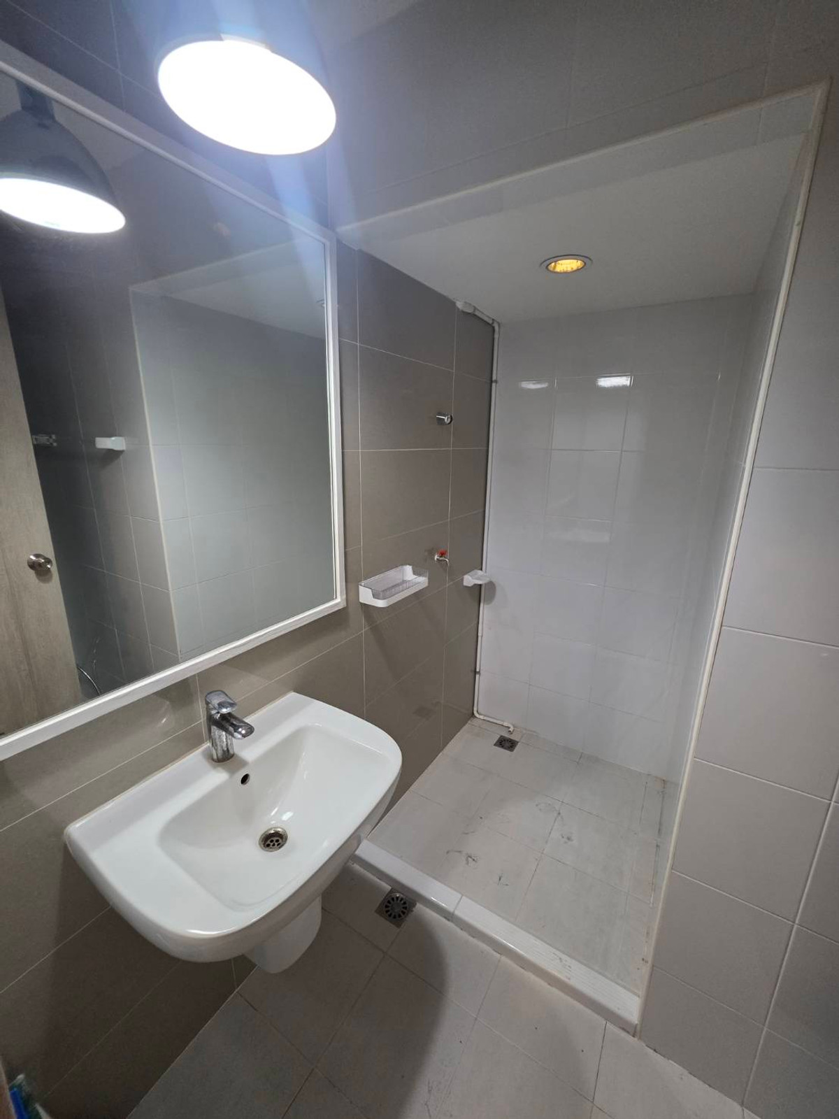 For RentTownhomeChaengwatana, Muangthong : Rent 2 townhomes next to The Connect 41 Chaeng Watthana -Tiwanon, near Lotus Tiwanon for 5 minutes.