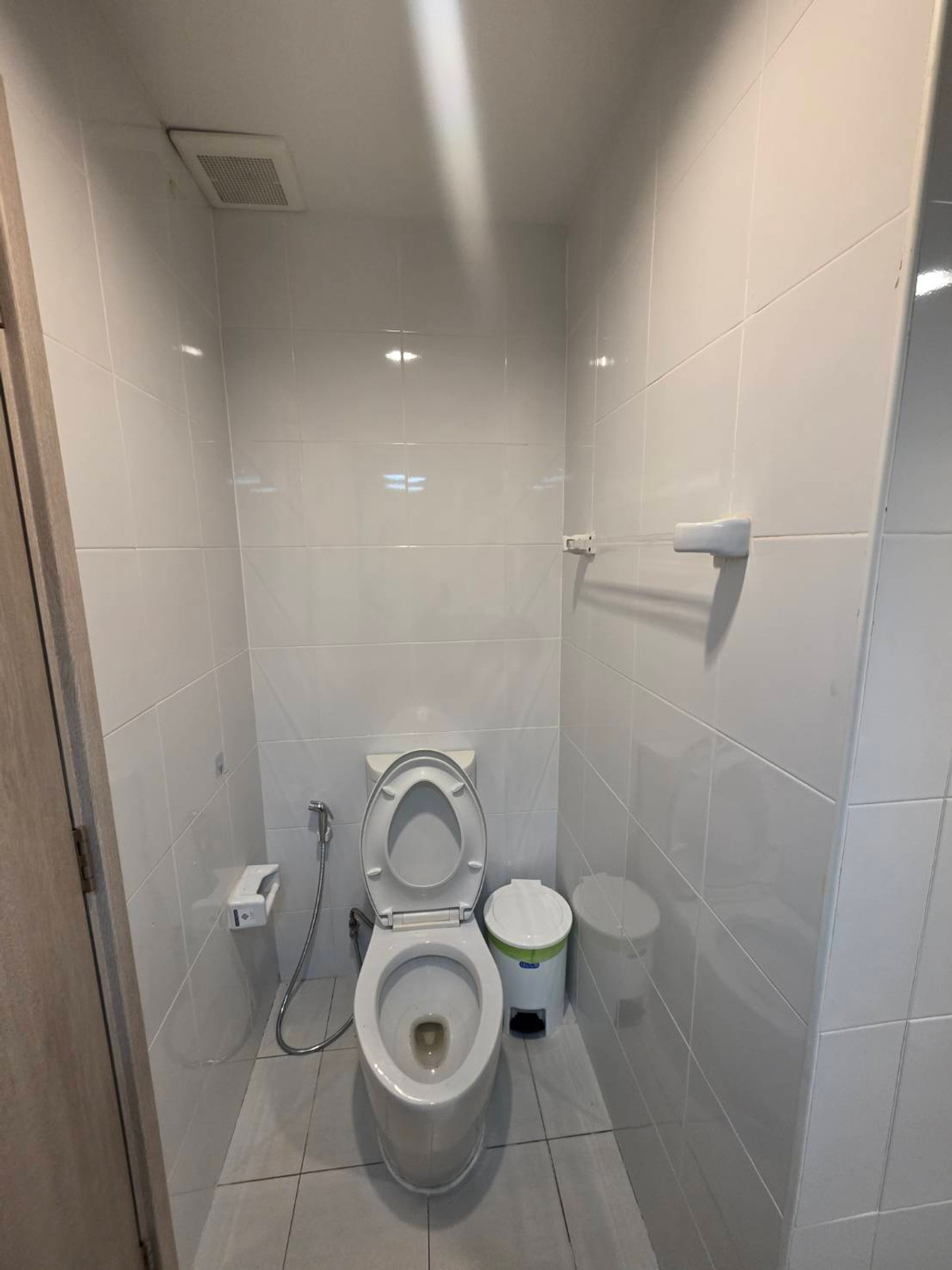 For RentTownhomeChaengwatana, Muangthong : Rent 2 townhomes next to The Connect 41 Chaeng Watthana -Tiwanon, near Lotus Tiwanon for 5 minutes.