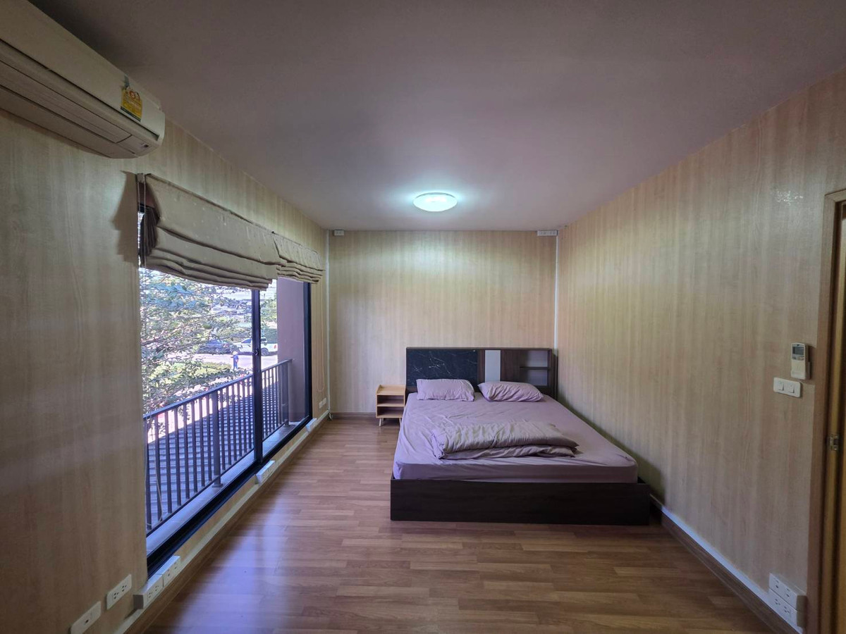 For RentTownhomeChaengwatana, Muangthong : Rent 2 townhomes next to The Connect 41 Chaeng Watthana -Tiwanon, near Lotus Tiwanon for 5 minutes.