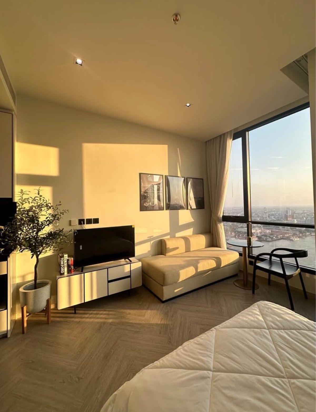 For RentCondoSukhumvit, Asoke, Thonglor : WS686 Chapter Charoennakorn Riverside only 24,000 baht/month