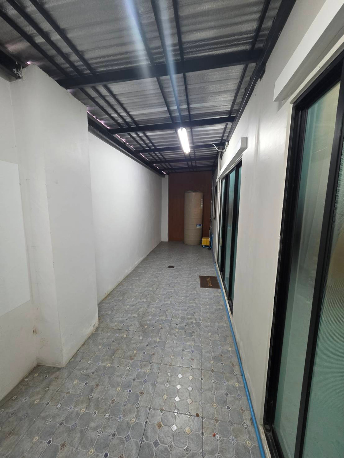 For RentTownhomeChaengwatana, Muangthong : Rent 2 townhomes next to The Connect 41 Chaeng Watthana -Tiwanon, near Lotus Tiwanon for 5 minutes.