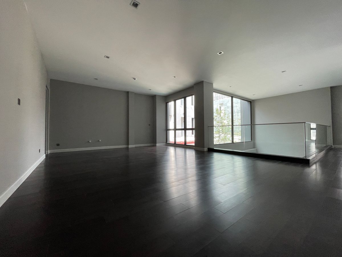 ขายบ้านเลียบทางด่วนรามอินทรา : บ้านเดี่ยวสุดหรู 95E1 (ไนน์ตี้ไฟว์อีสต์วัน) สไตล์ Ultra Luxury พร้อมสระว่ายน้ำส่วนตัว ใกล้ทางด่วนและย่านธุรกิจ บ้าน 3 ชั้น 4 ห้องนอน 7 ห้องน้ำ 5 ที่จอดรถ เข้าออก 2 ทาง ทั้งถนนเลียบทางด่วนเอกมัย – รามอินทรา และถนนเกษตร-นวมินทร์