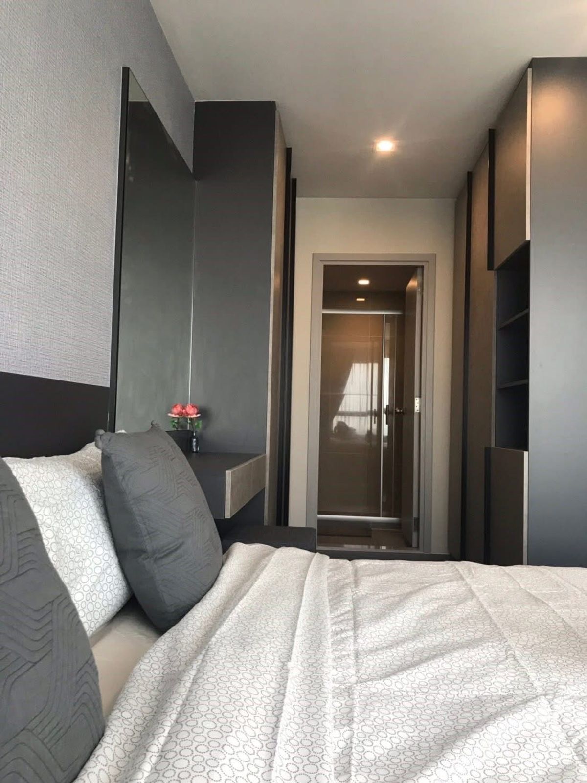 For RentCondoSapankwai,Jatujak : Urgent‼ ️ Beautiful room 🔥🔥🔥 For rent IDEO PHHOLOTHIN - Chatujak, beautiful room in the cover as in the picture. Full furniture+There is a washing machine‼ ️ Ready to move in (Reply to chat very quickly)
