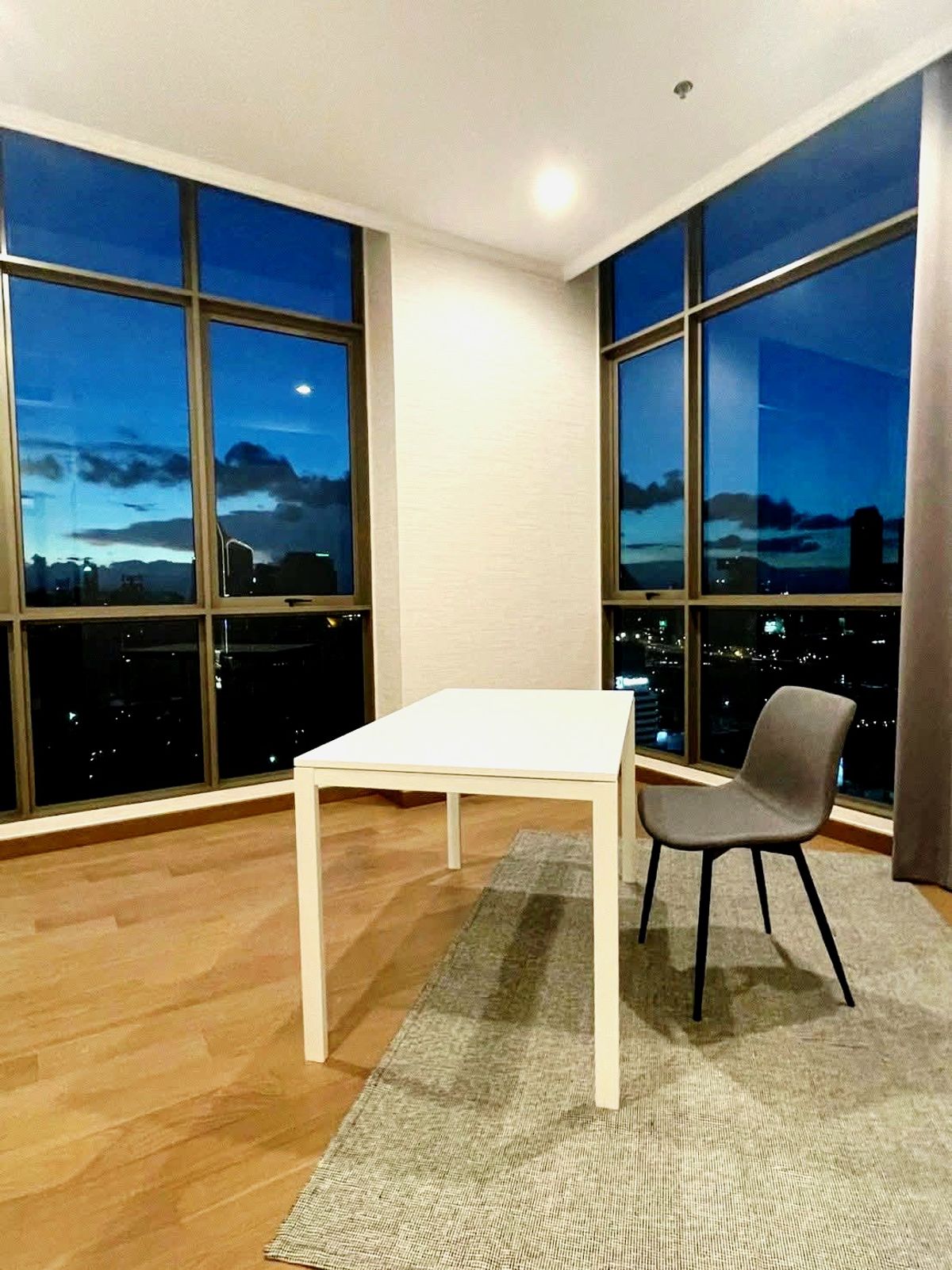 ขายคอนโดสุขุมวิท อโศก ทองหล่อ : Supalai Oriental Sukhumvit 39 / ไซส์ใหญ่ใจกลางเมือง / 3 นอน 145 ตร.ม. โทร 0937890899