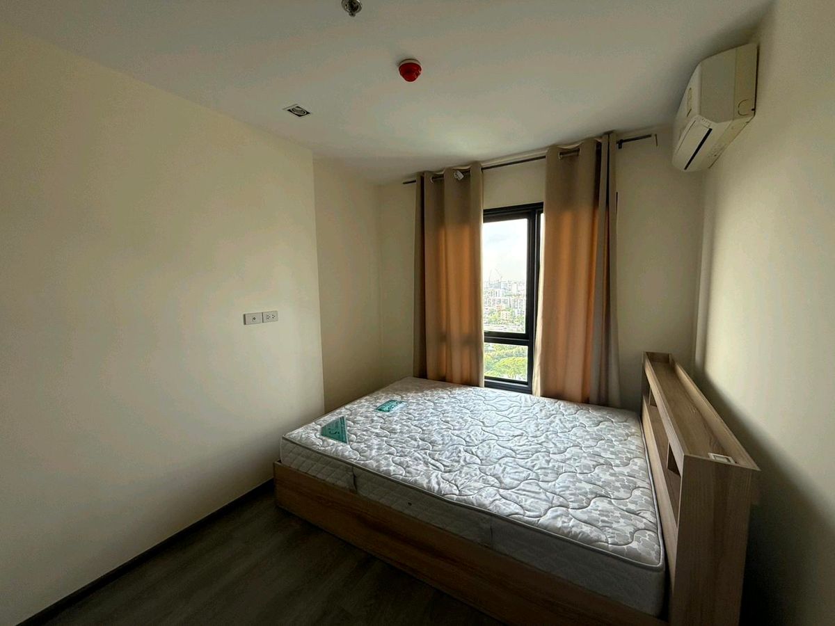 ให้เช่าคอนโดพัฒนาการ ศรีนครินทร์ : condo For rent, Rich Park @ Triple Station condo, size 28 sq m, 22nd floor, price 12,000 baht 
