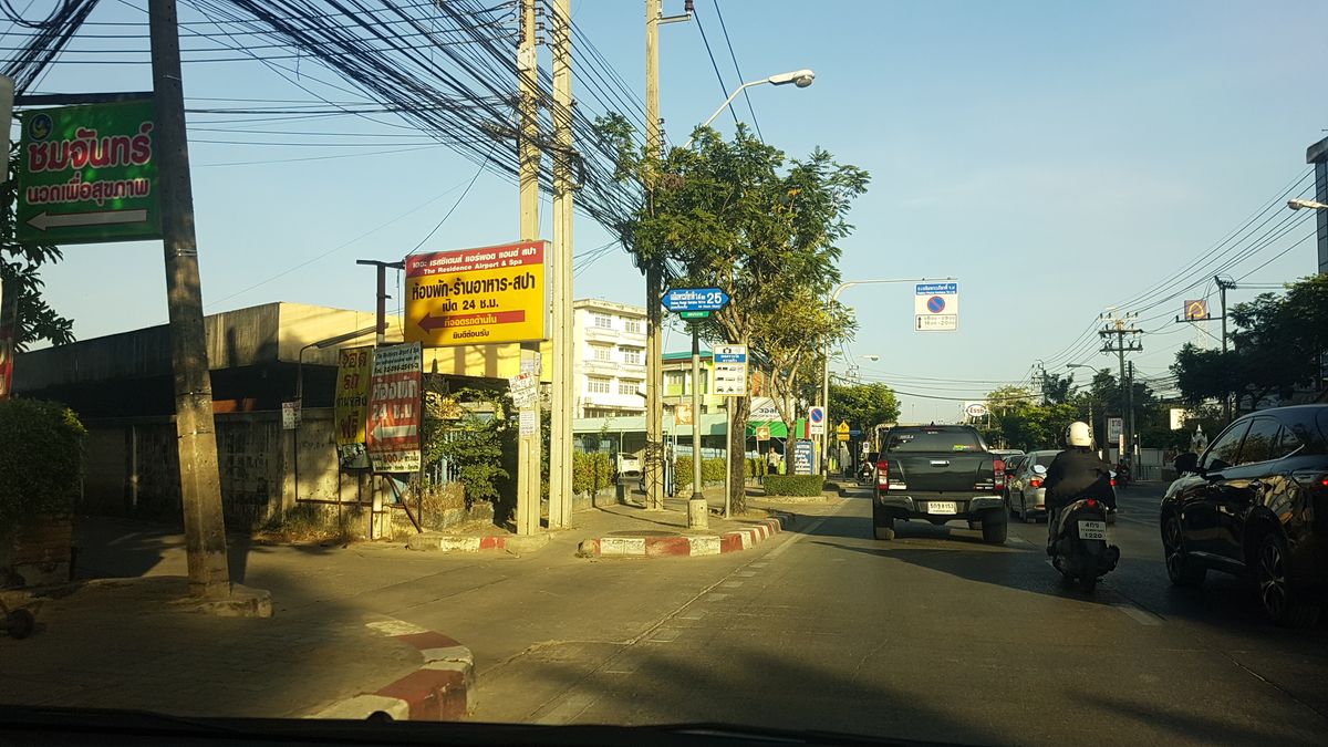 ขายที่ดินพัฒนาการ ศรีนครินทร์ : ขายที่ดิน 3-0-62 ไร่  ในซอยเฉลิมพระเกียรติ ร9 ซอย 25และ27  ใกล้สวนหลวงร.9  เข้าซอยเพียง  50ม.   