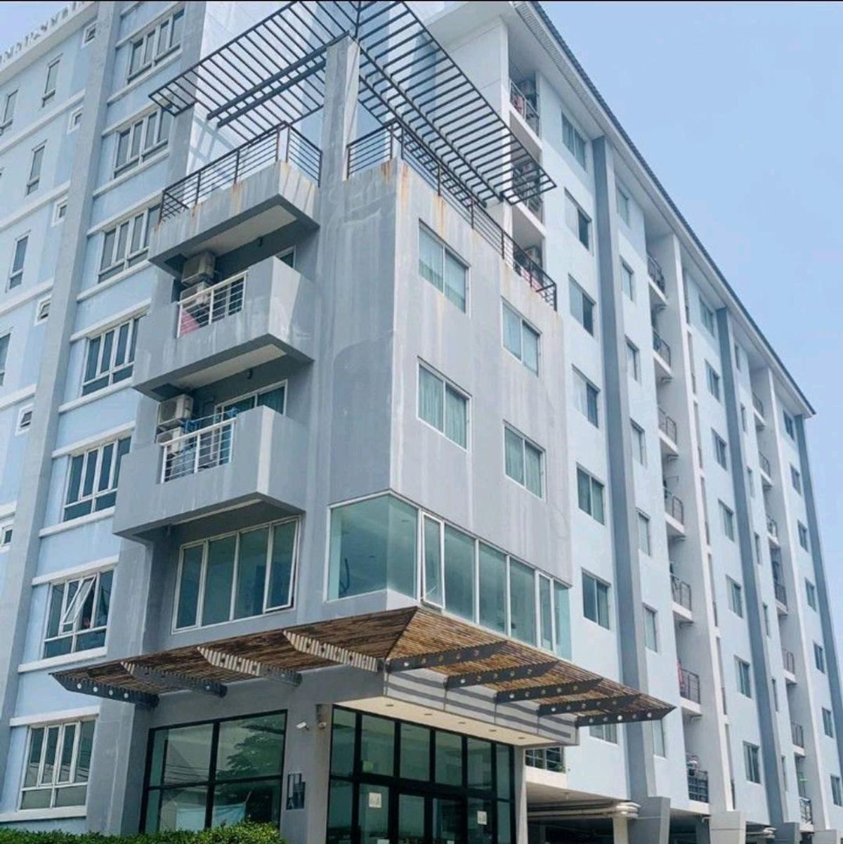 ให้เช่าคอนโดพัทยา บางแสน ชลบุรี สัตหีบ : ให้เช่า ห้องจูเนียร์สวีท The First Condo ชลบุรี