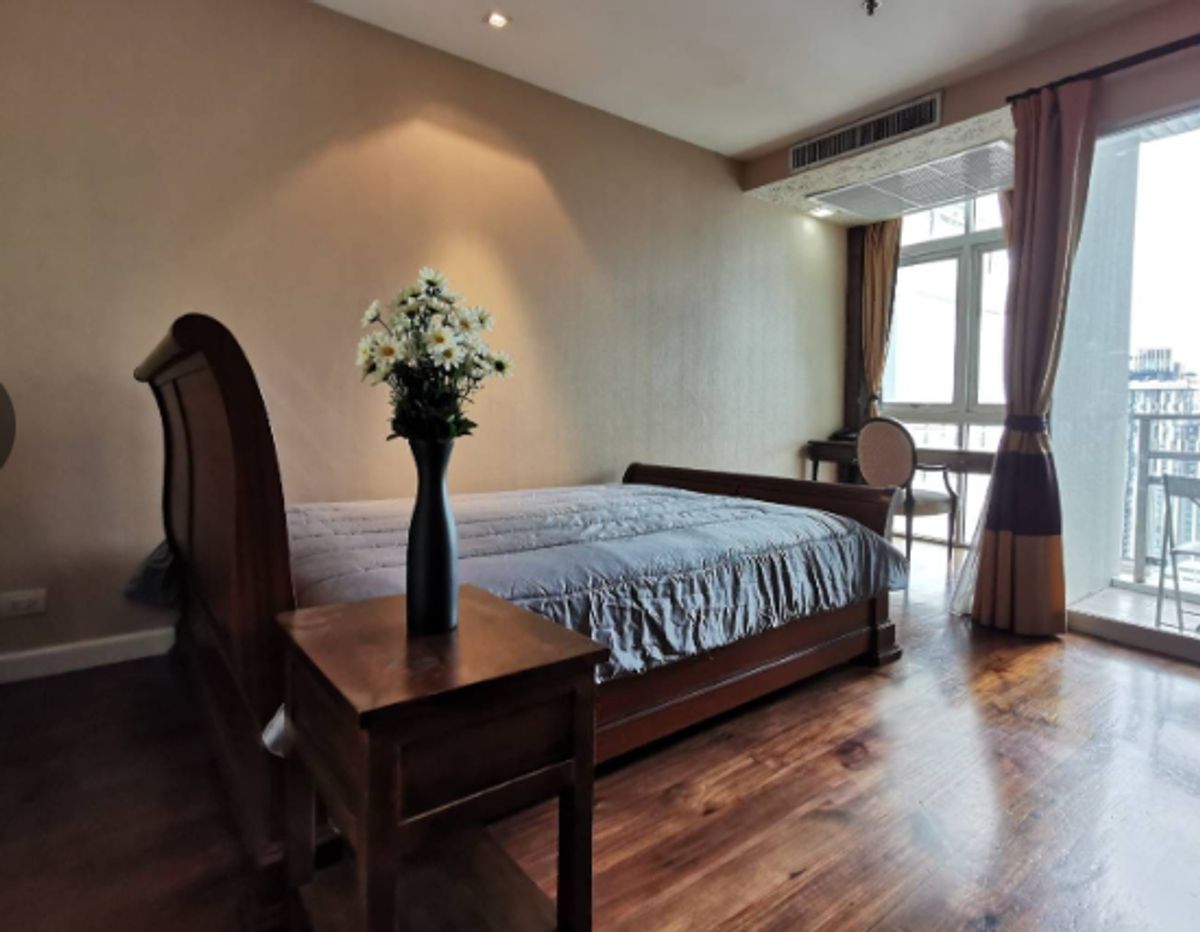 ให้เช่าคอนโดสุขุมวิท อโศก ทองหล่อ : FOR RENT NUSASIRI EKAMAI BTS station studio with JACUZZI 42sqm high floor Nice Decor 