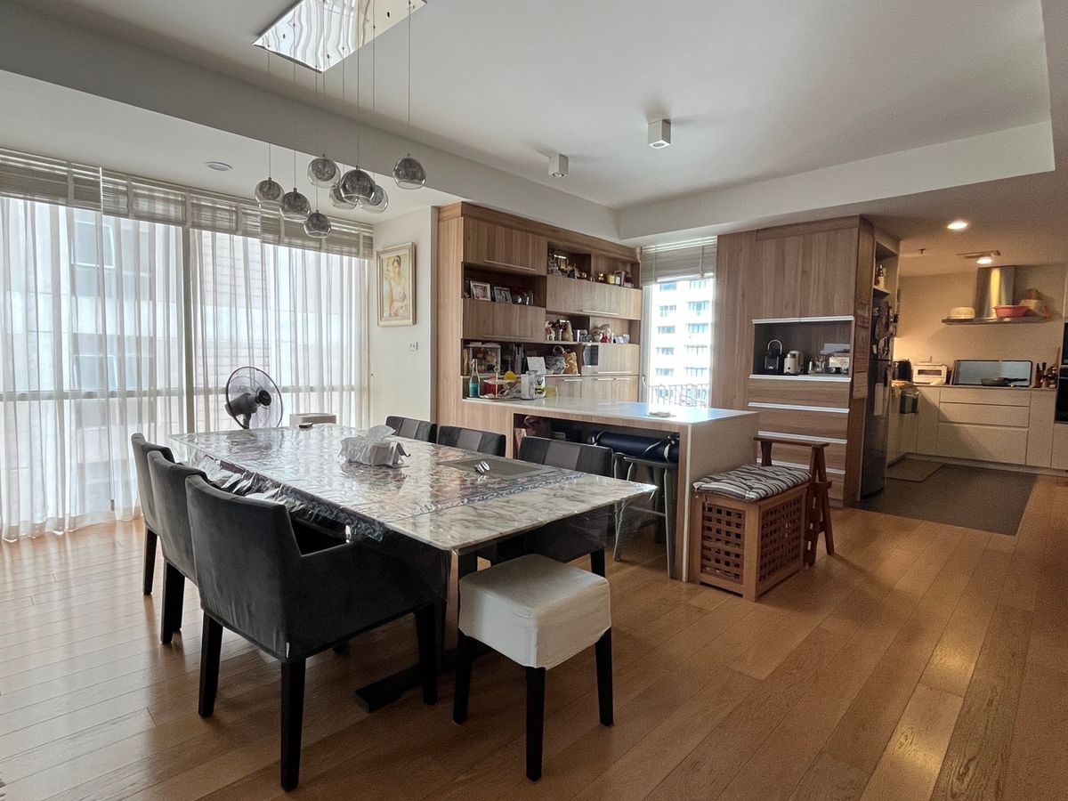For RentCondoWitthayu, Chidlom, Langsuan, Ploenchit : 🌟 Luxury 1-Bedroom Condo for Rent at Langsuan Ville – Spacious Layout with Separate Living Room & Kitchen, Fully Furnished & Ready to Move In, Only 8 Minutes Walk to BTS Chidlom