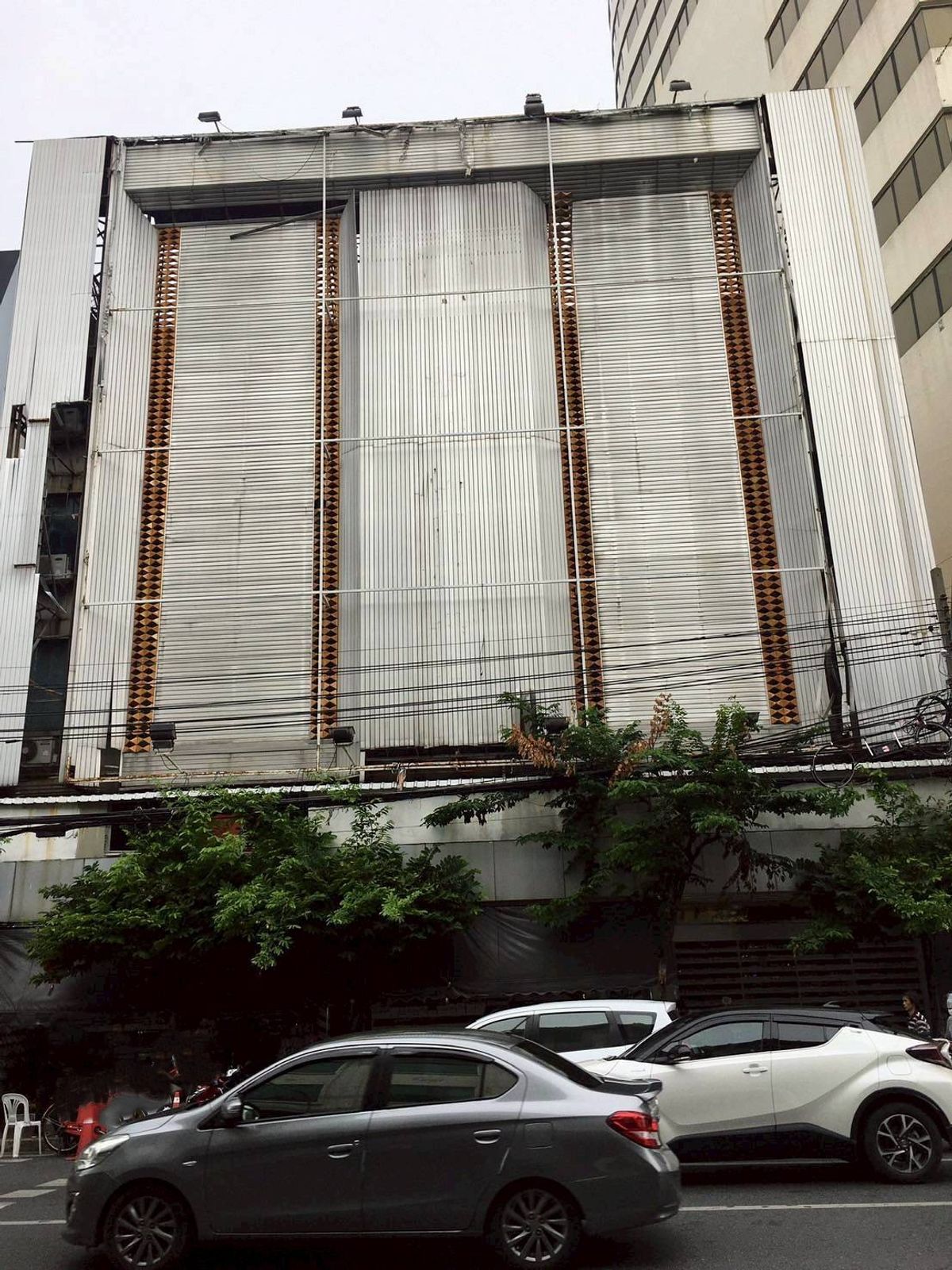 For SaleShop HouseYaowarat, Banglamphu : ♦ Rare Unit Land and Commercial Building ♦ 4.5 Land size 53.00 sq.w. Usable area 800.00 sq.m.