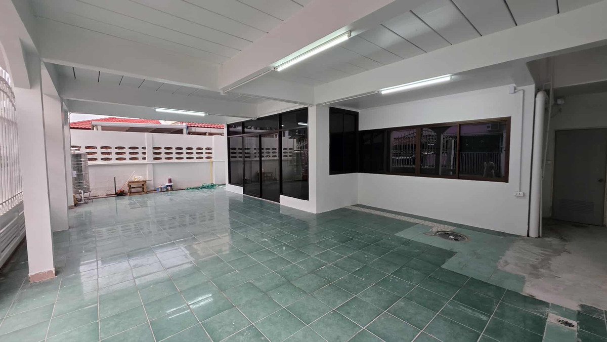 ให้เช่าบ้านโชคชัย4 ลาดพร้าว71 : ให้เช่าบ้านเดี่ยว 2 ชั้น ย่านลาดพร้าว ทำเลดี (เดินทางง่ายใจกลางเมือง)