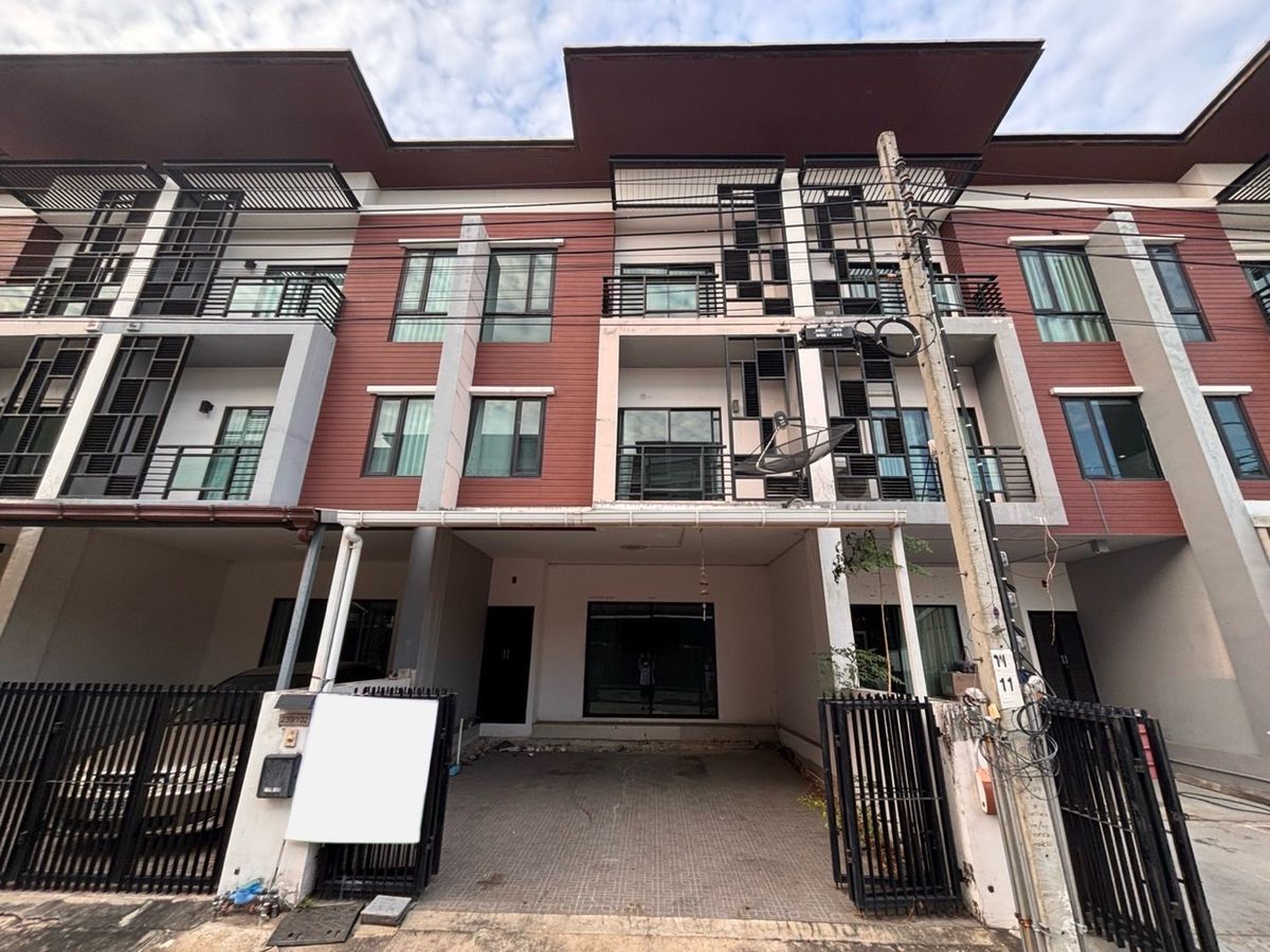 ให้เช่าทาวน์โฮมลาดกระบัง สุวรรณภูมิ : ให้เช่า ทาวน์โฮม 3 ชั้น iField บางนา พื้นที่เยอะ ใกล้สนามบินสุวรรณภูมิ เมกะบางนา เหมาะเก็บสต๊อก แพ๊คของ +ให้ทีมงานพัก 