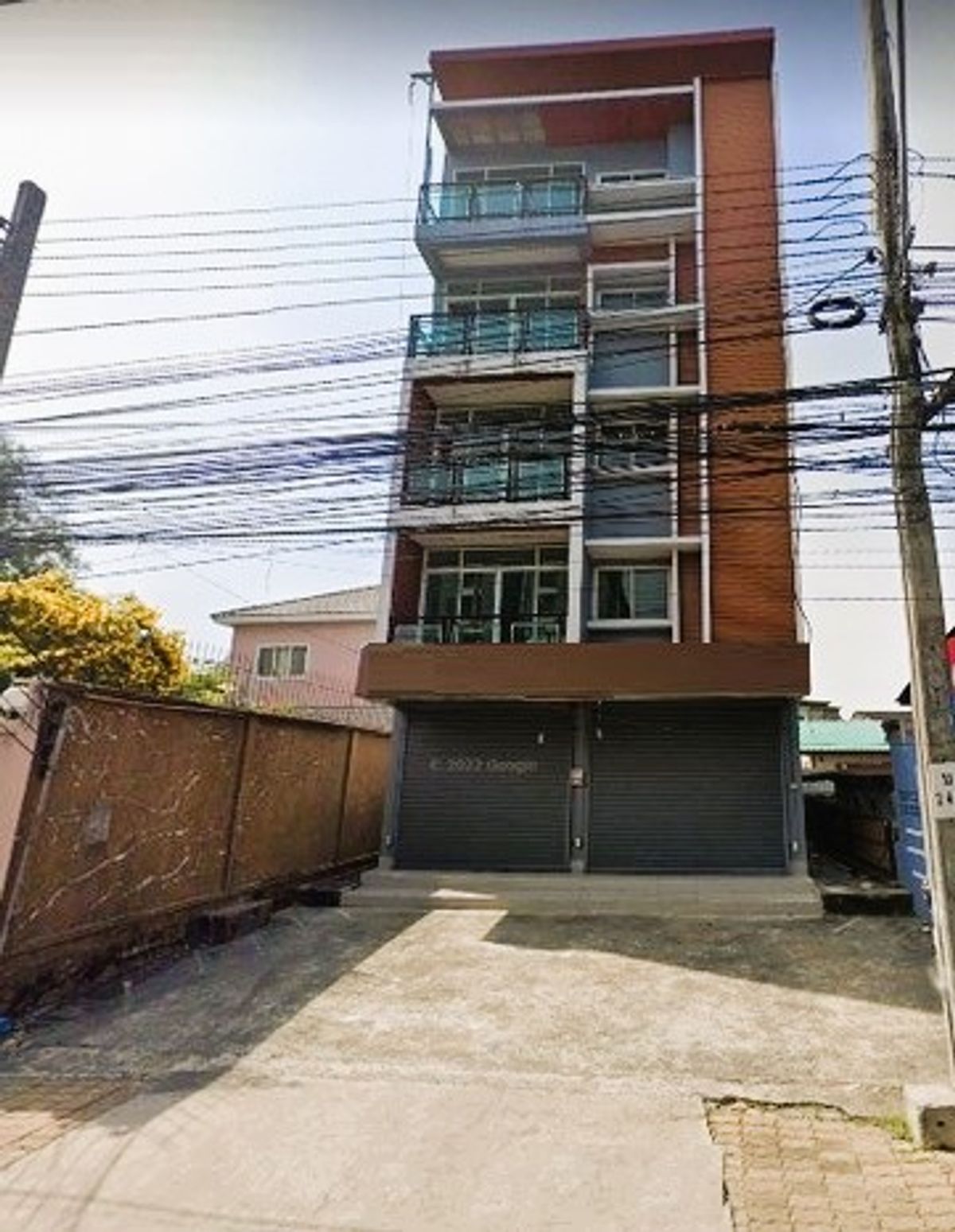 ให้เช่าอาคารพาณิชย์บางนา แบริ่ง ลาซาล : ให้เช่าอาคารพาณิชย์สแตนอโลน  5 ชั้น 2 คูหา ติดถนน ลาซาล จอดรถด้านหน้า ได้ 3-4 คัน เหมาะทำ Office ทำธุระกิจหน้าร้าน ด้านหน้าร้านเป็นกระจก 