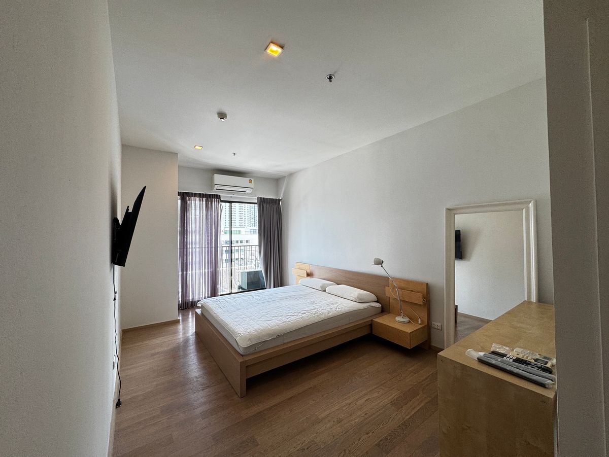 For RentCondoSukhumvit, Asoke, Thonglor : CH01490 Condo for NOBLE REFINE SKHUMVIT 26 is available. The room is ready to move in.