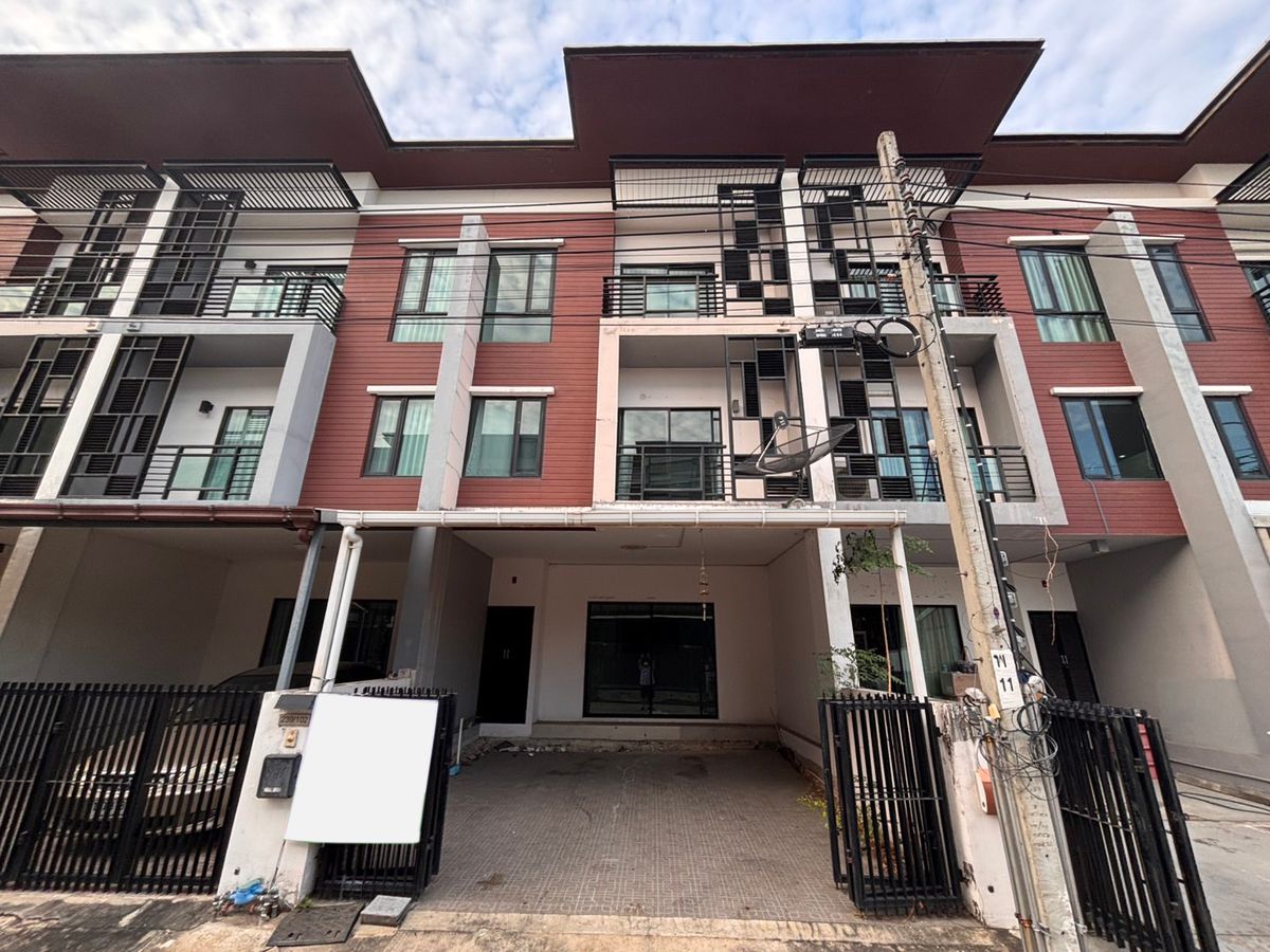 ให้เช่าทาวน์โฮมลาดกระบัง สุวรรณภูมิ : ให้เช่า ทาวน์โฮม 3 ชั้น iField บางนา พื้นที่เยอะ ใกล้สนามบินสุวรรณภูมิ เมกะบางนา เหมาะเก็บสต๊อก แพ๊คของ +ให้ทีมงานพัก 