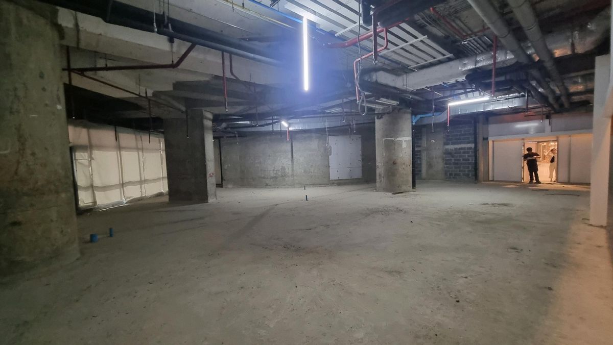 For RentRetail SpaceWitthayu, Chidlom, Langsuan, Ploenchit : Retail Space for Rent – Ploenchit / Chidlom / Langsuan / WitthayuSize: 250 sq.m.Ceiling height: 3.6-4 metersPrice: 1800 THB/sq.m.Floor: G water supply& drainage system support suit for restaurant, izakaya