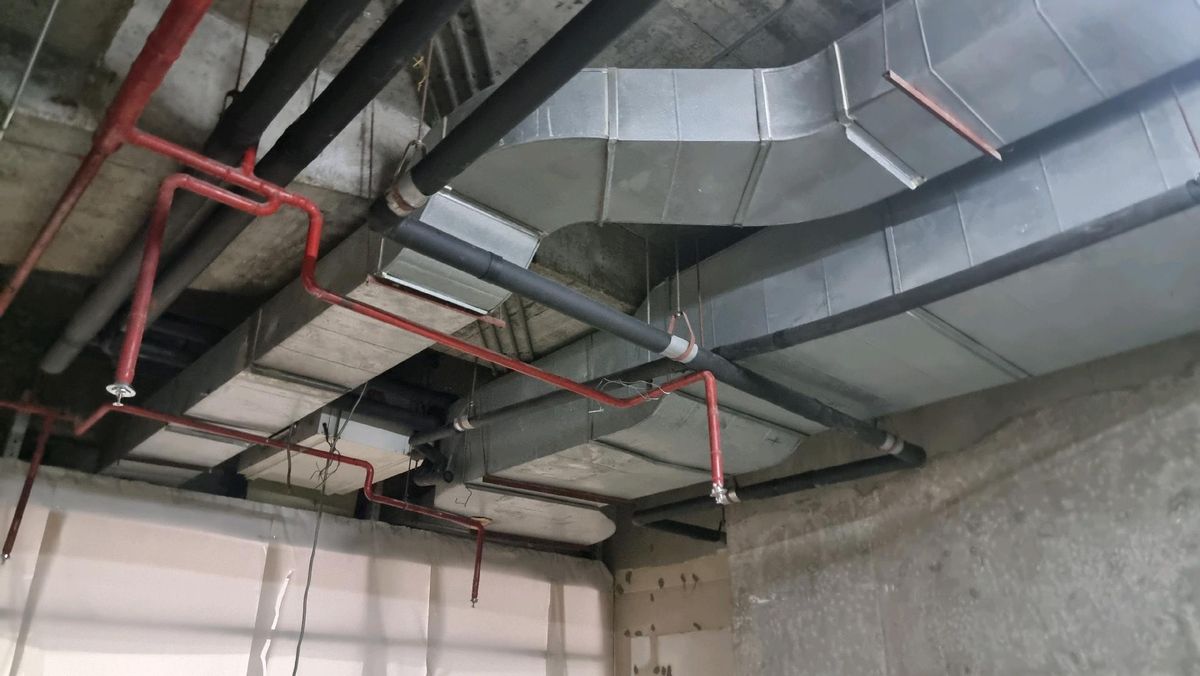 For RentRetail SpaceWitthayu, Chidlom, Langsuan, Ploenchit : Retail Space for Rent – Ploenchit / Chidlom / Langsuan / WitthayuSize: 250 sq.m.Ceiling height: 3.6-4 metersPrice: 1800 THB/sq.m.Floor: G water supply& drainage system support suit for restaurant, izakaya