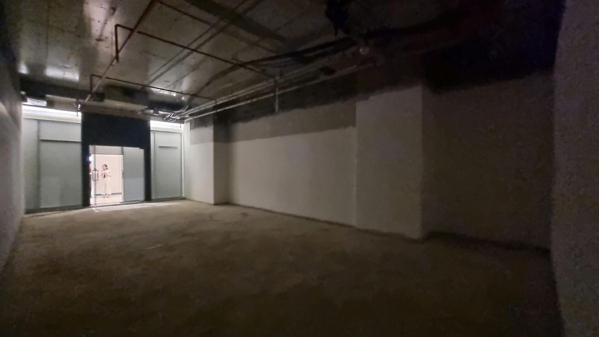 For RentRetail SpaceWitthayu, Chidlom, Langsuan, Ploenchit : Retail Space for Rent – Ploenchit / Chidlom / Langsuan / WitthayuSize: 88 sq.m. Ceiling height: 4.2 meters Price: 1800 THB/sq.m. Floor: G , water supply& drainage system support suit for Bank, clinic, light Food and beverage