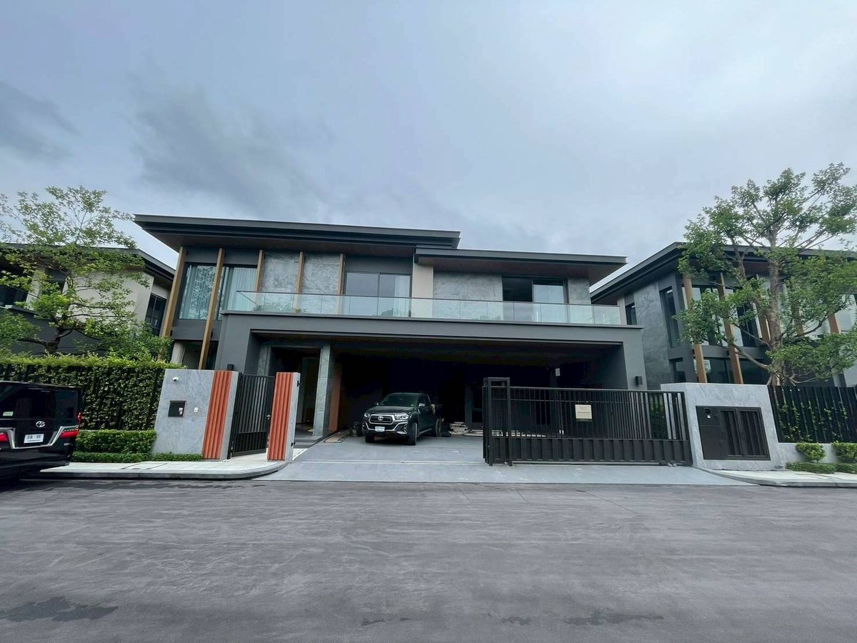 ให้เช่าบ้านพัฒนาการ ศรีนครินทร์ :  ❖ RESIDENCE II ❖ คฤหาสน์ 2 ชั้น 5 ห้องนอน 6 ห้องน้ำ | ขนาด 125.00 ตร.ว. 610.00 ตร.ม. | ใกล้ ธัญญาพาร์ค 10 นาที, HomePro พระราม 9 12 นาที, โรงเรียนนานาชาติเอกมัย 15 นาที