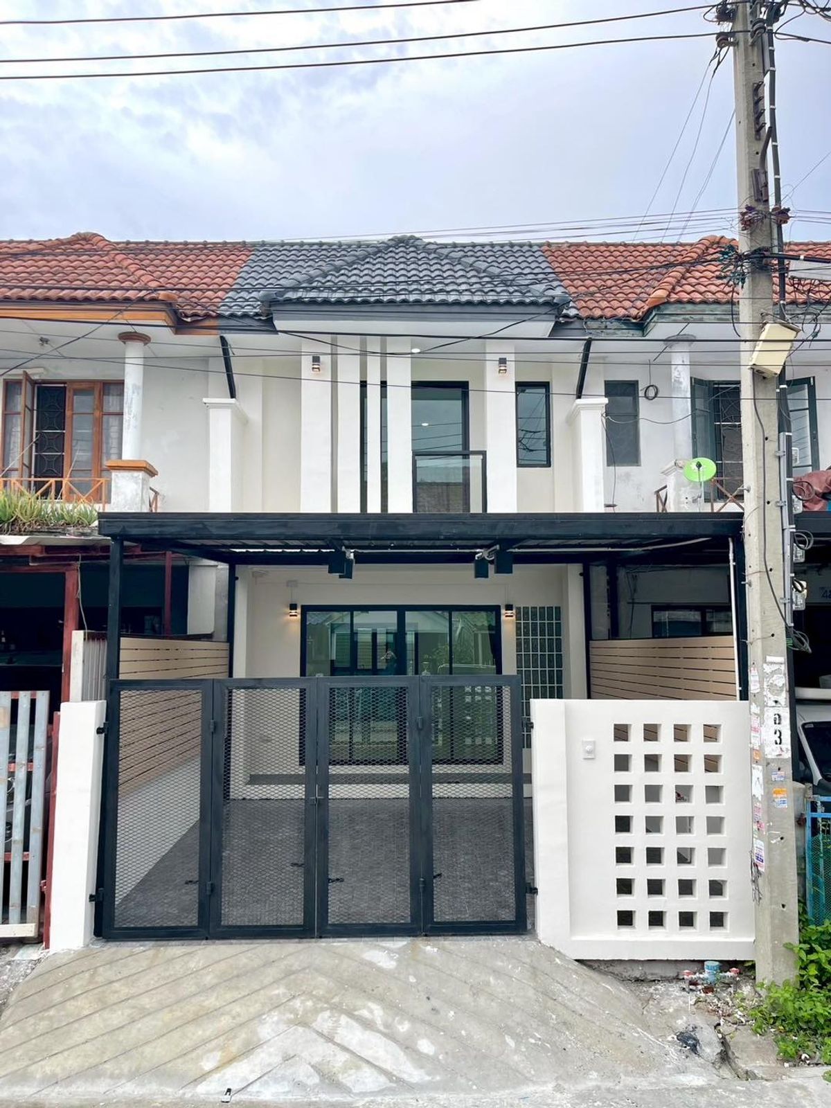 ขายทาวน์โฮมนนทบุรี บางใหญ่ บางบัวทอง : ขายบ้าน ตกแต่งใหม่พร้อมอยู่ ถ.บ้านกล้วย - ไทรน้อย 