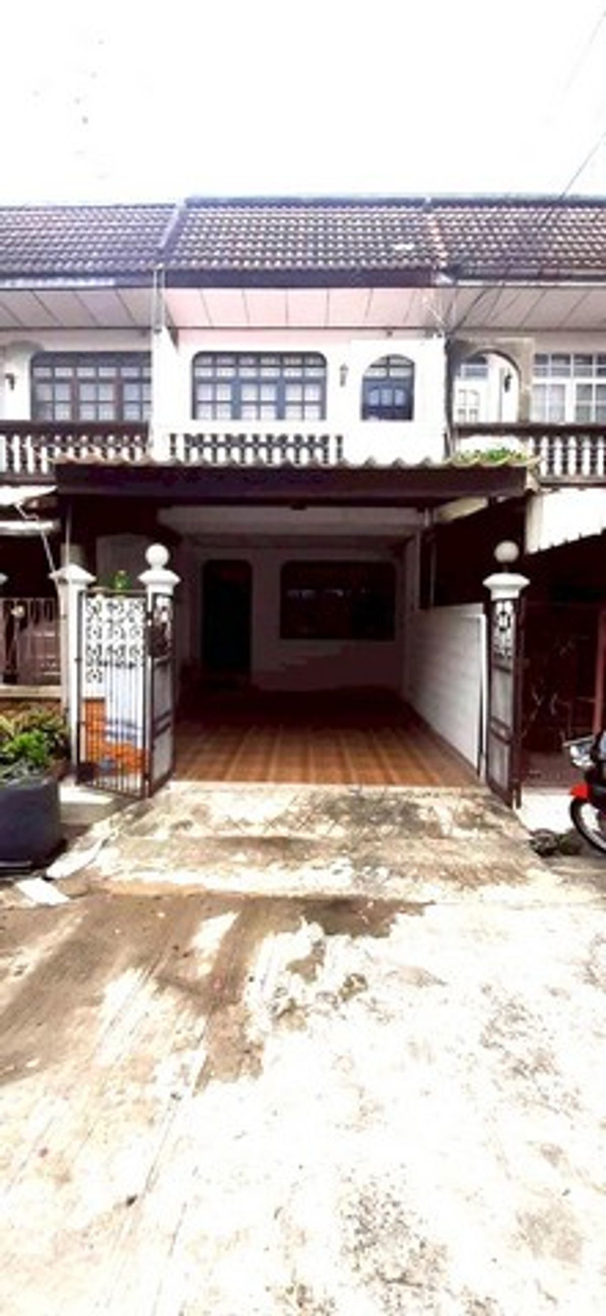 ขายทาวน์โฮมลาดพร้าว101 แฮปปี้แลนด์ : [ขาย] ทาวน์โฮม 2 ชั้น บ้านเสนาวิลล่า 84 | 18 ตร.ว. | 2 นอน 2 น้ำ | ใกล้ BTS สายเหลือง | 2.75 ล้าน