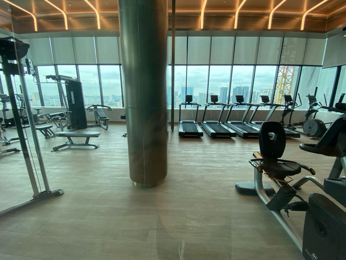 For RentCondoKasetsart, Ratchayothin : 🔥For urgent rent🔥 Knightbridge Prime Ratchayothin, only 50 meters from BTS Phahon Yothin, high floor, beautiful view, ready to move in