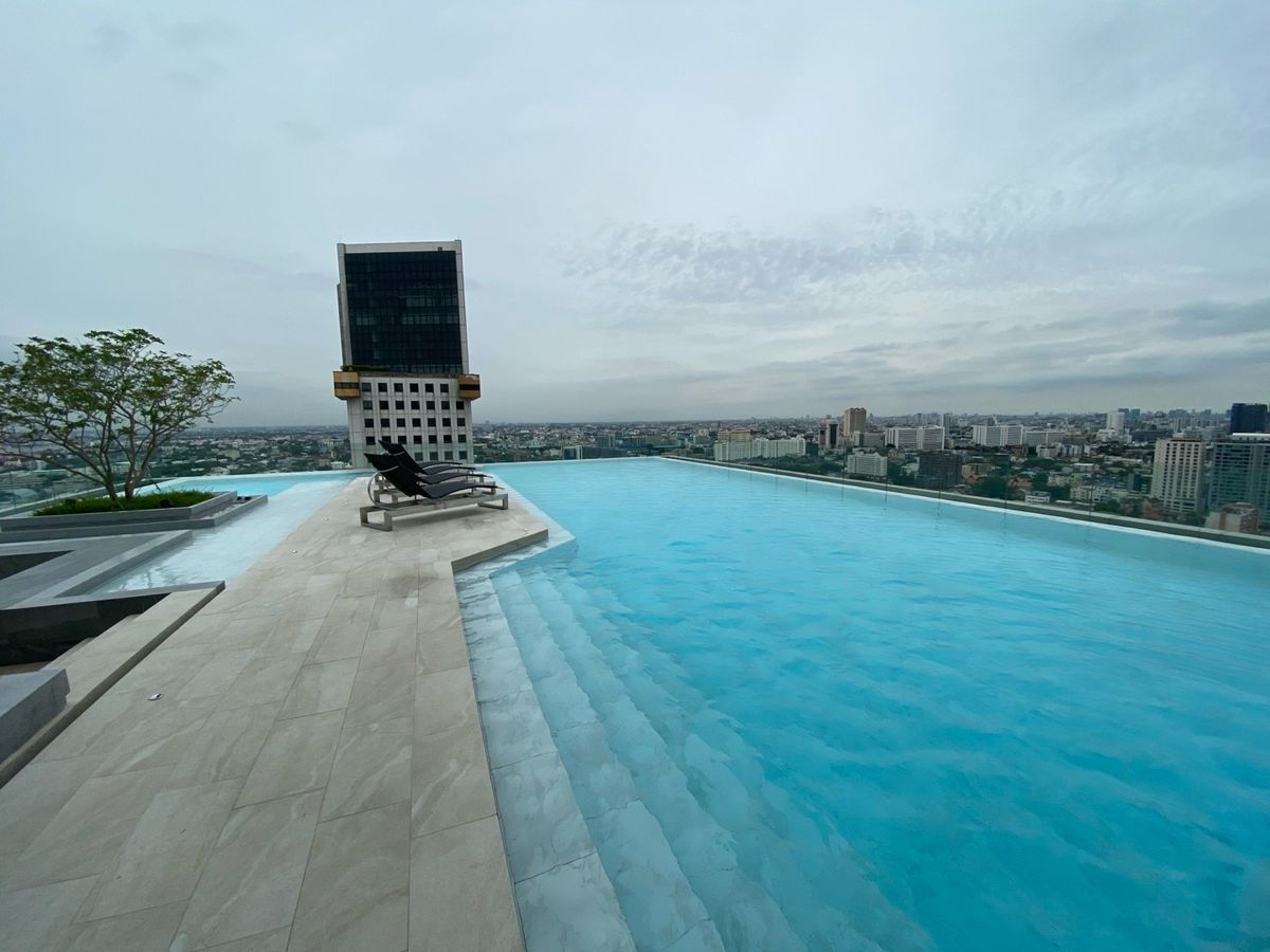 For RentCondoKasetsart, Ratchayothin : 🔥For urgent rent🔥 Knightbridge Prime Ratchayothin, only 50 meters from BTS Phahon Yothin, high floor, beautiful view, ready to move in