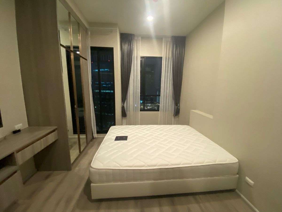 For RentCondoKasetsart, Ratchayothin : 🔥For urgent rent🔥 Knightbridge Prime Ratchayothin, only 50 meters from BTS Phahon Yothin, high floor, beautiful view, ready to move in